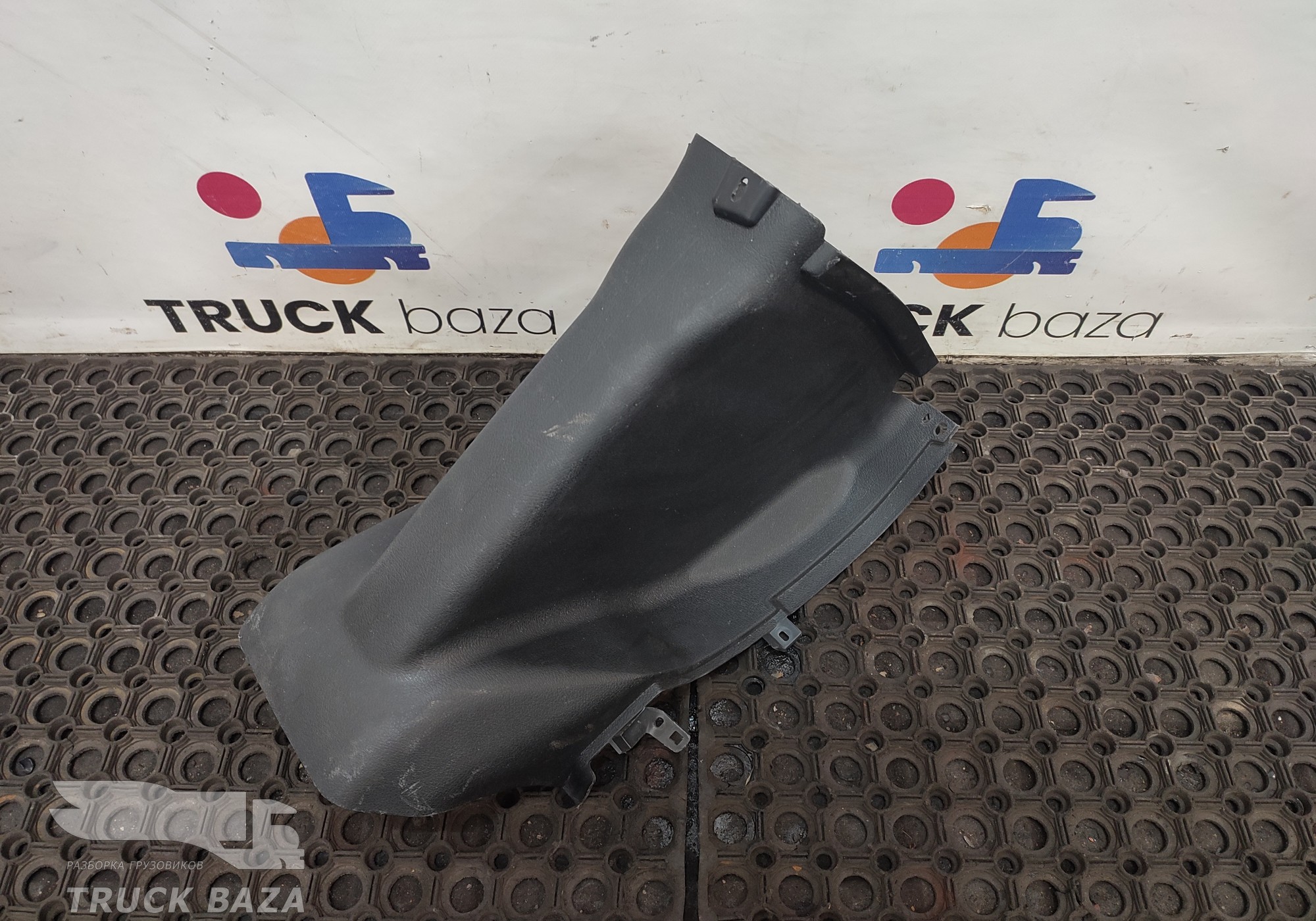 9606882306 Кожух рулевой колонки для Mercedes-Benz Actros New Actros MP4 (с 2011)