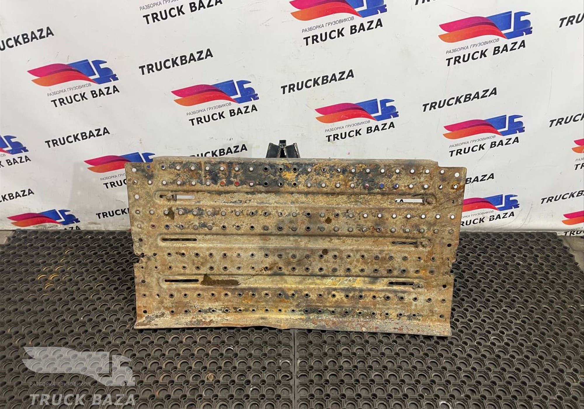 HC465K016BD Трап на раму для Ford F-MAX (с 2018)