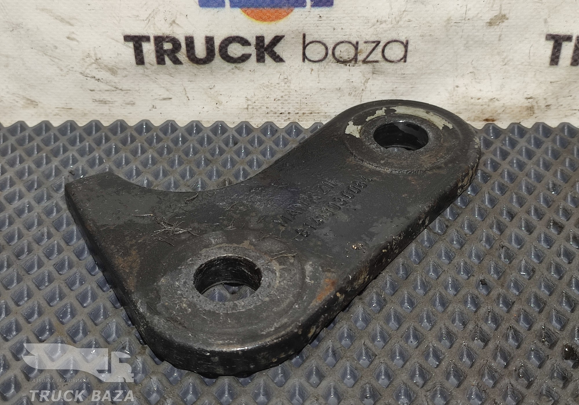 81413030084 Серьга передней рессоры для Man TGX