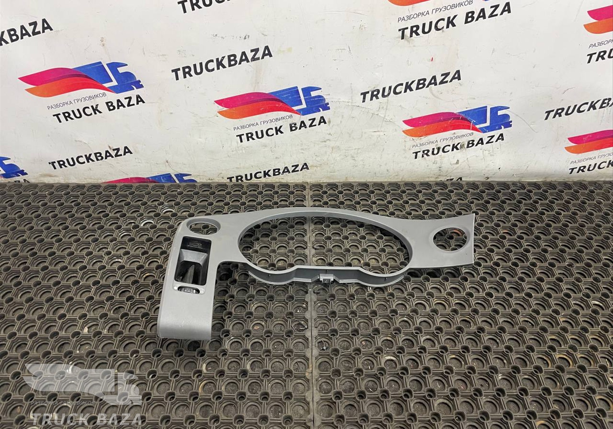 1951828 Рамка приборной панели для Daf XF106 (с 2012)