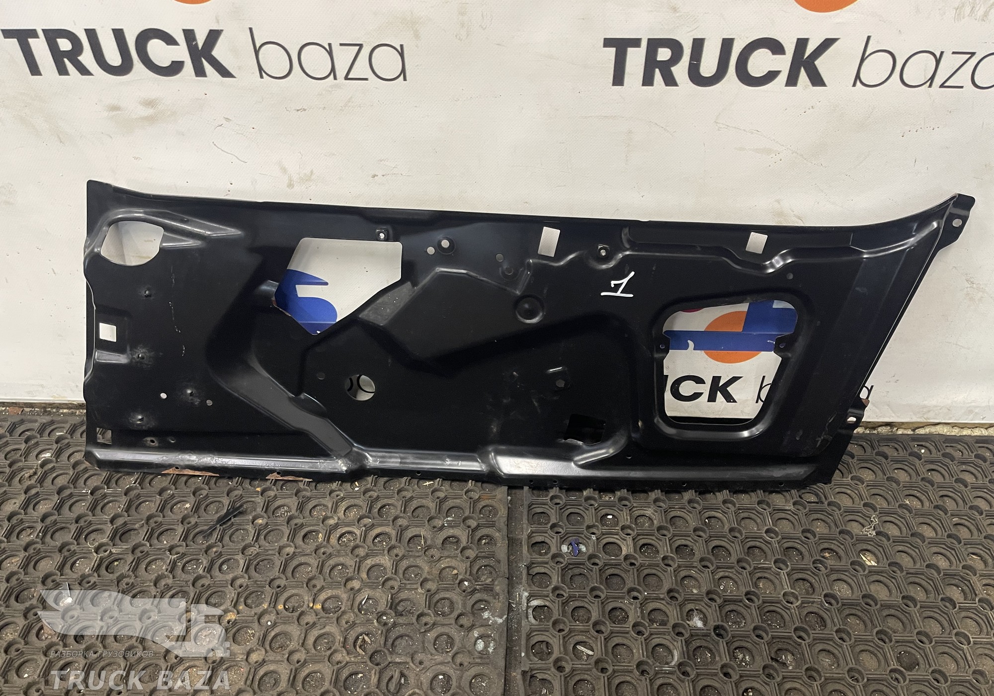 9737201714 Кронштейн стеклоподъемника левый для КАМАЗ 5490