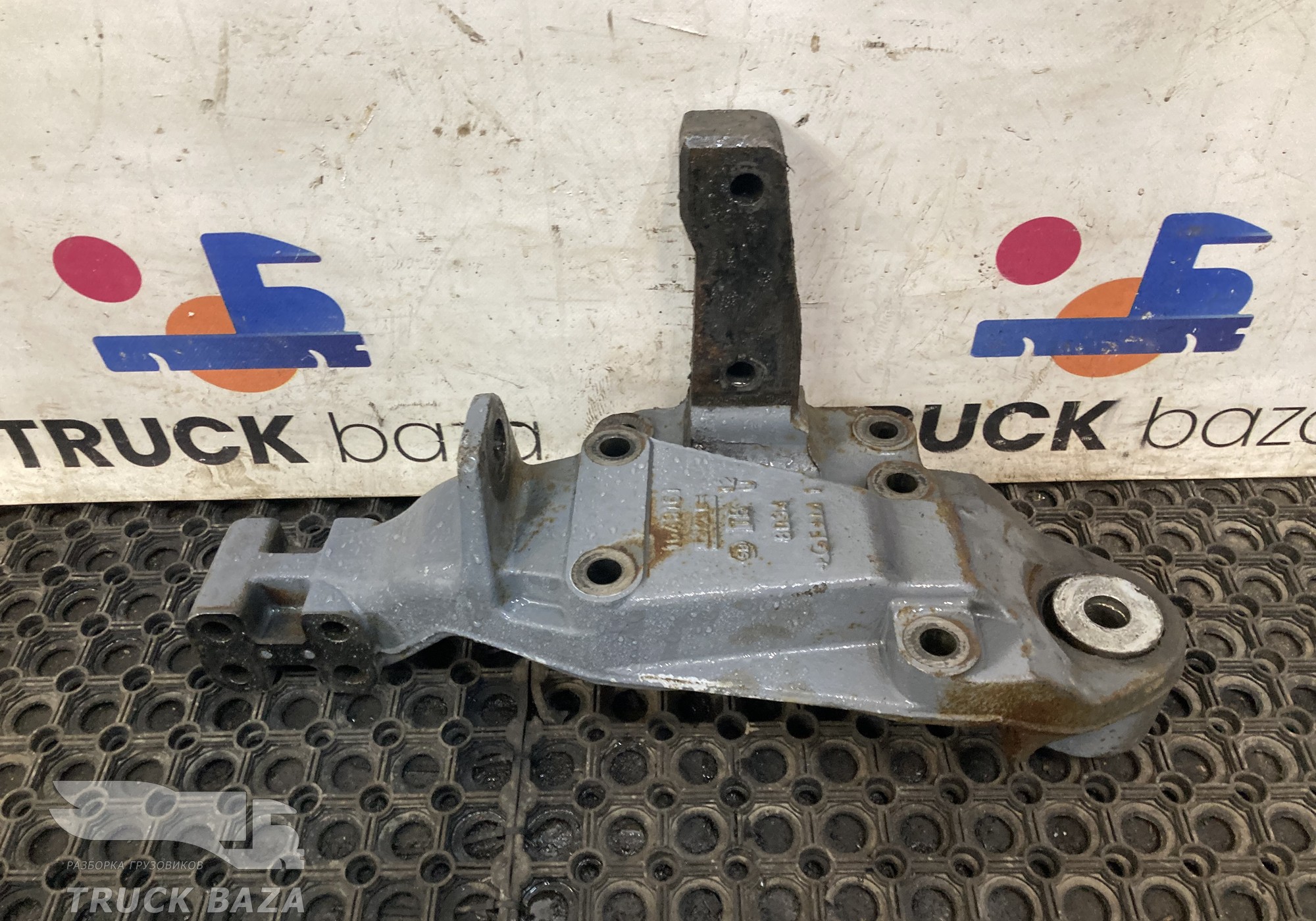 1643161 Кронштейн рессоры передней правый для Daf XF105 (с 2005)