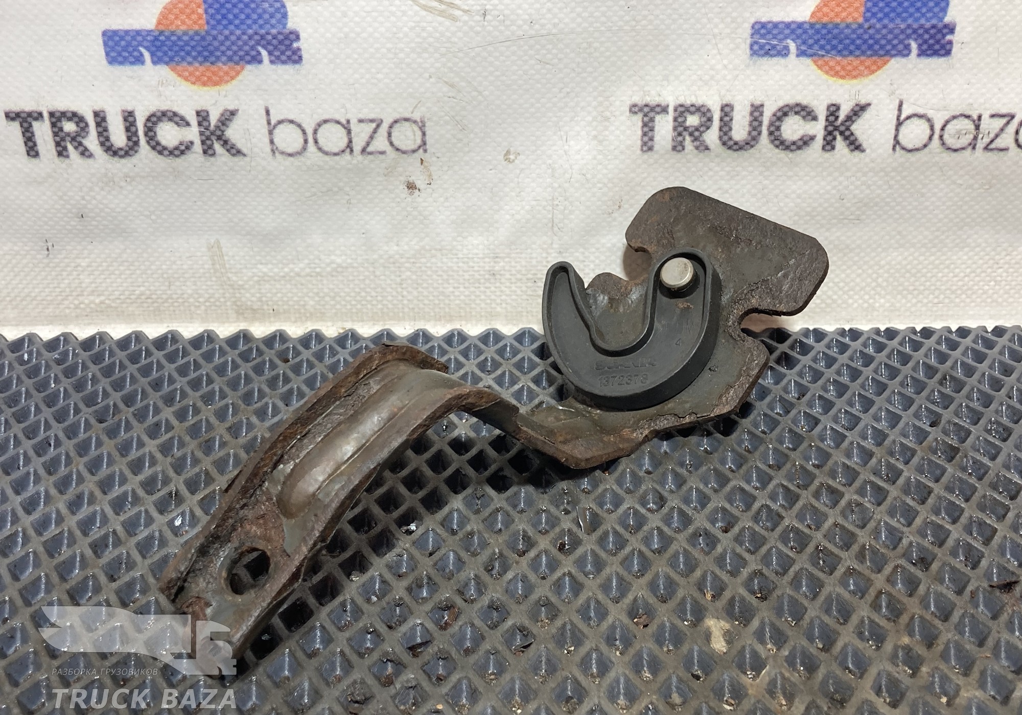 1443693 Кронштейн шумоизоляции КПП правый