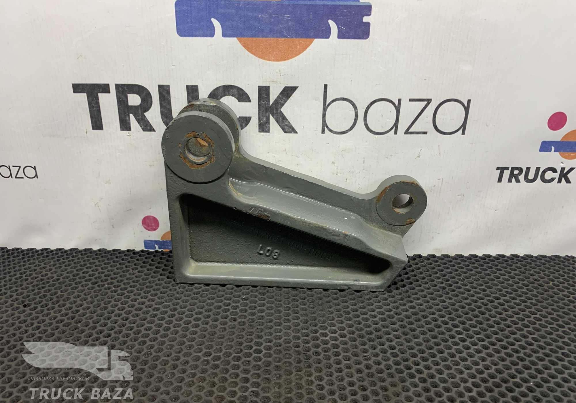 712W413000004 Кронштейн бампера правый для Sinotruk Howo T5G