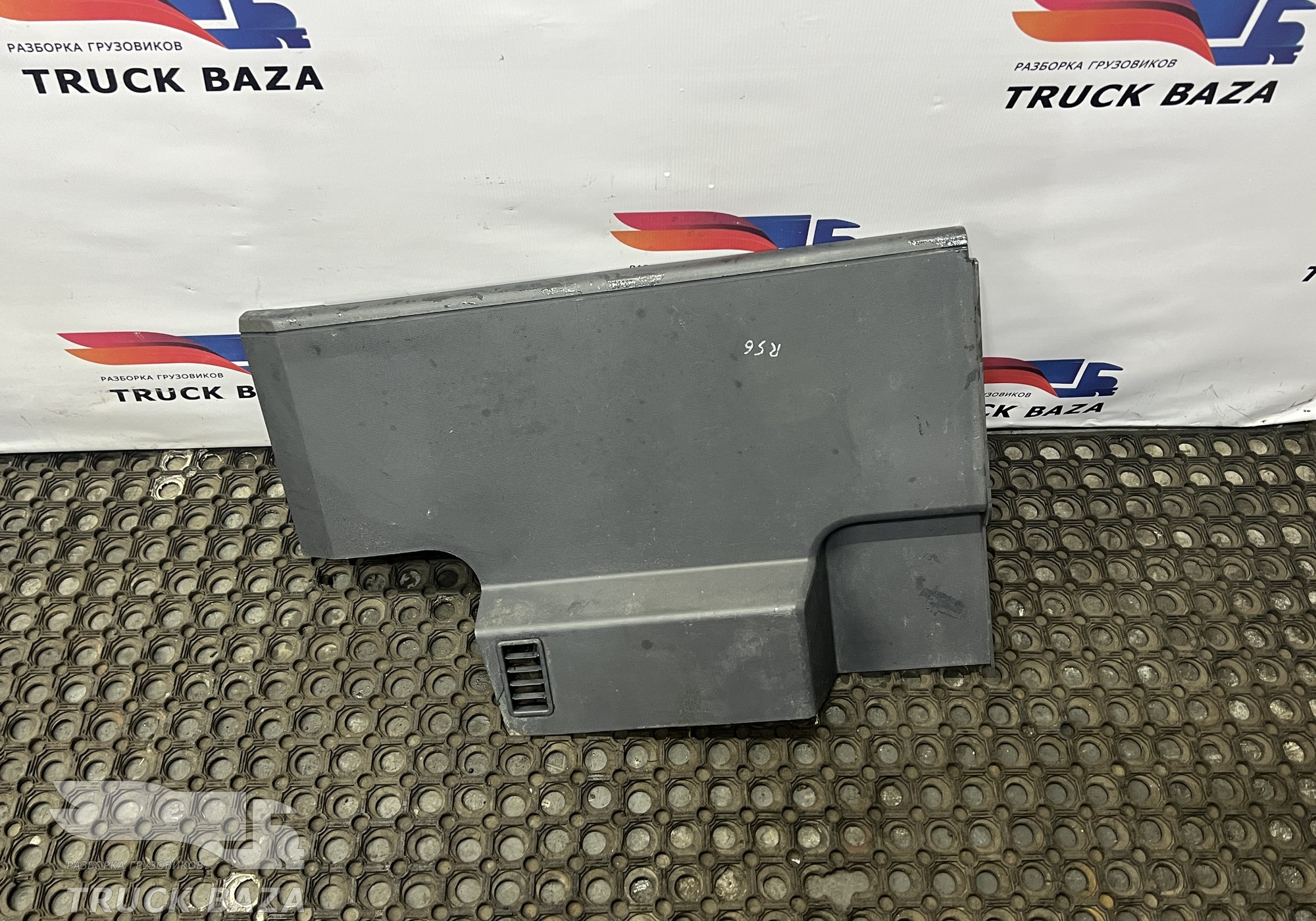 882280819 Накладка декоративная для Renault T (с 2013)