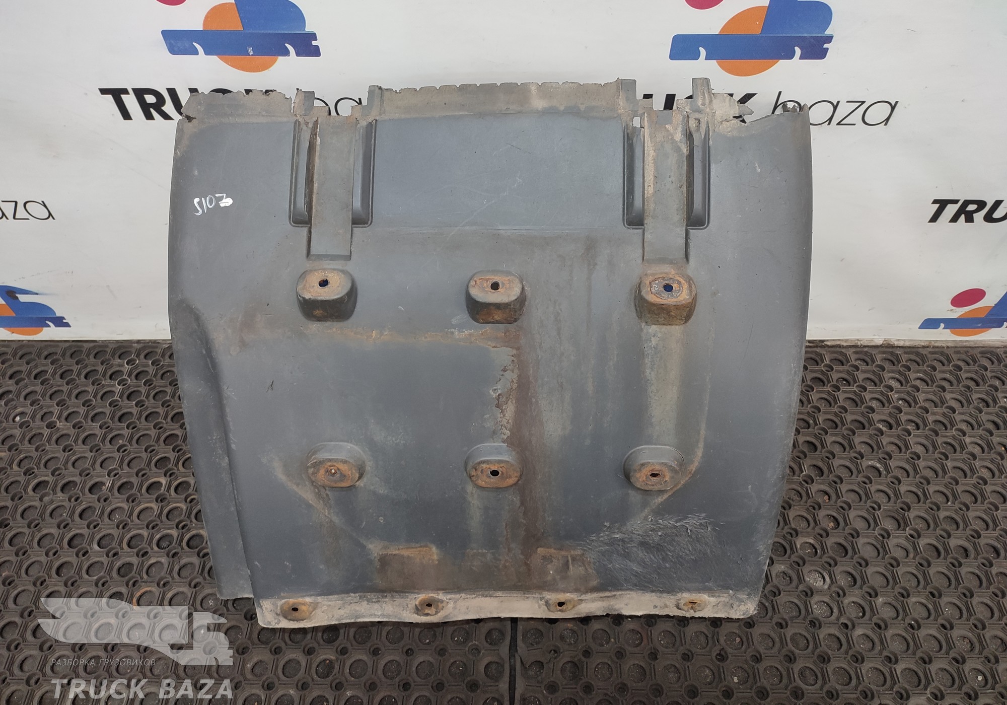 1357600 Крыло заднее левое передняя часть