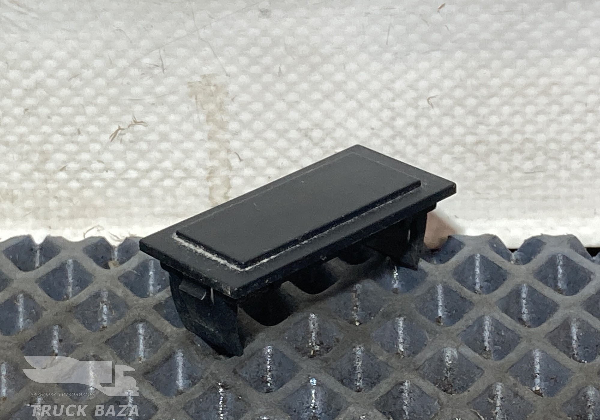 812W255036101 Заглушка кнопки для Sinotruk Sitrak C7H