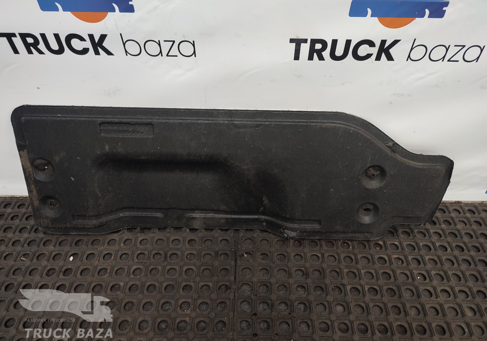 81192200921 Шумоизоляция двигателя правая