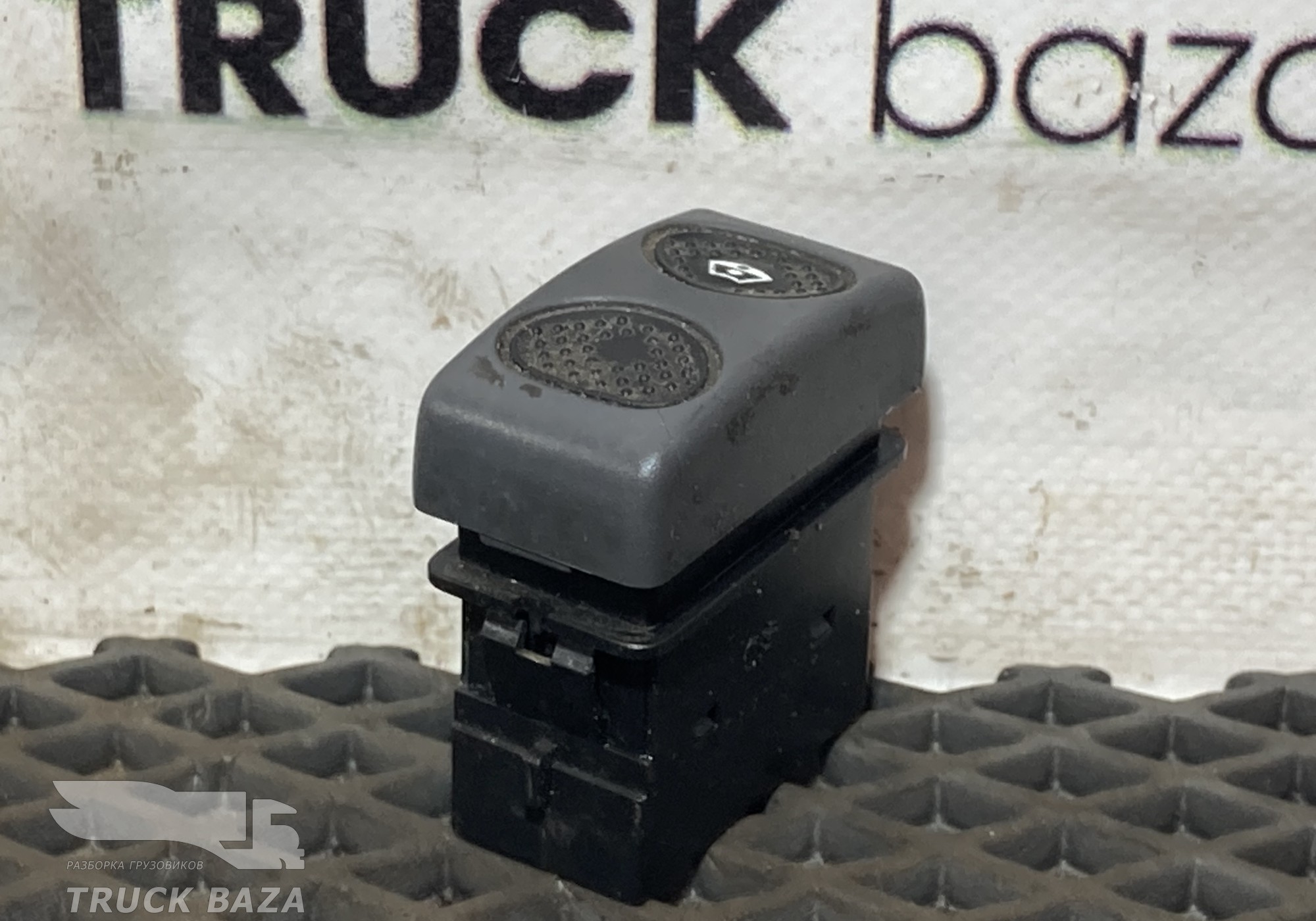 504096438 Кнопка электрошторки для Iveco Stralis