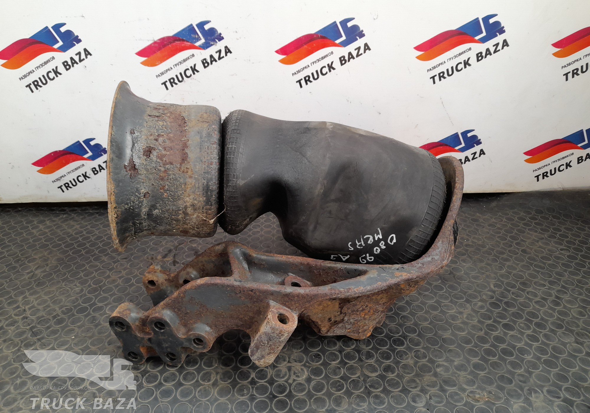 9423270241 Кронштейн пневмоподушки левый для Mercedes-Benz