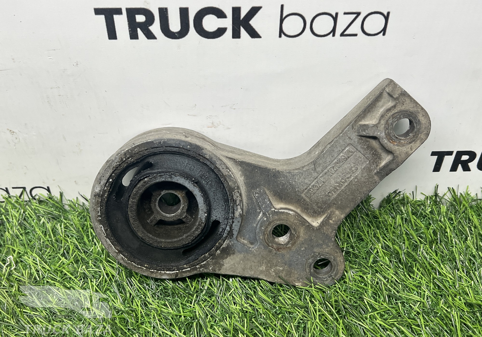 1762624 Кронштейн радиатора правый