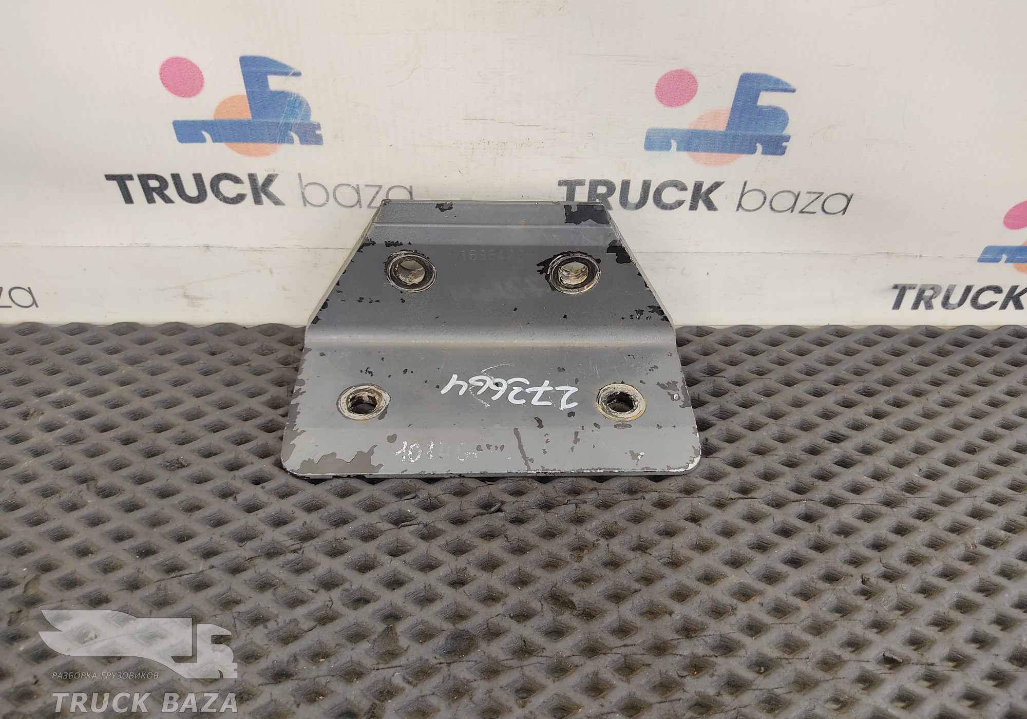 1636428 Кронштейн подушки заднего моста