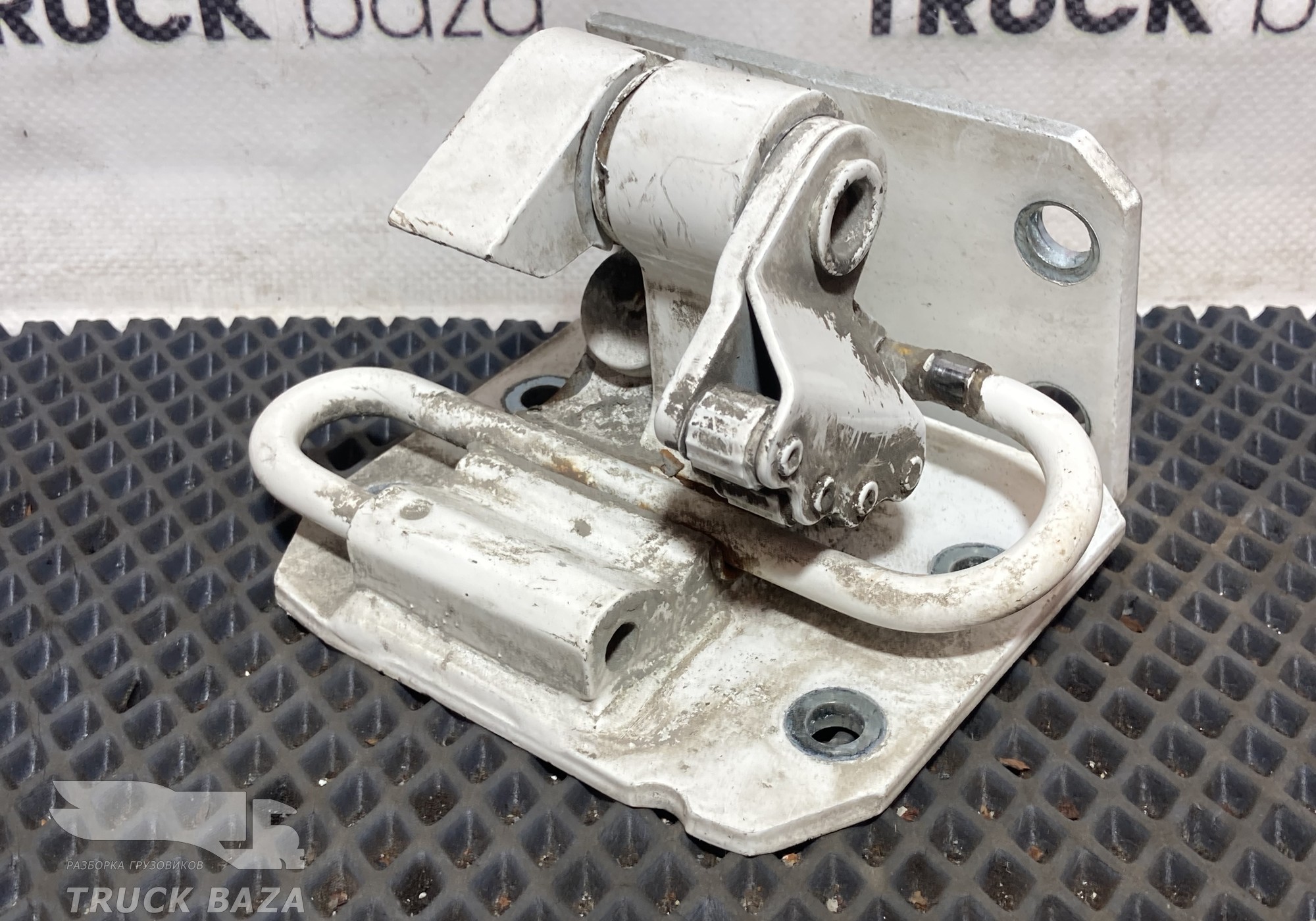 81626906049 Петля двери левой верхняя