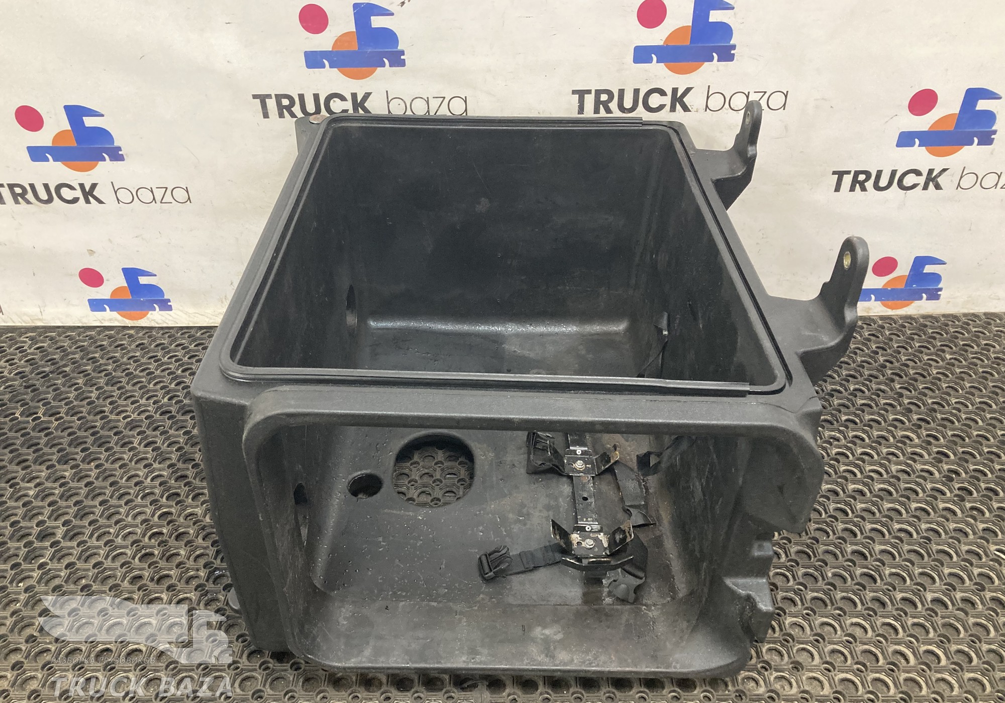 549015417101 Ящик вещевой левый для КАМАЗ 54901