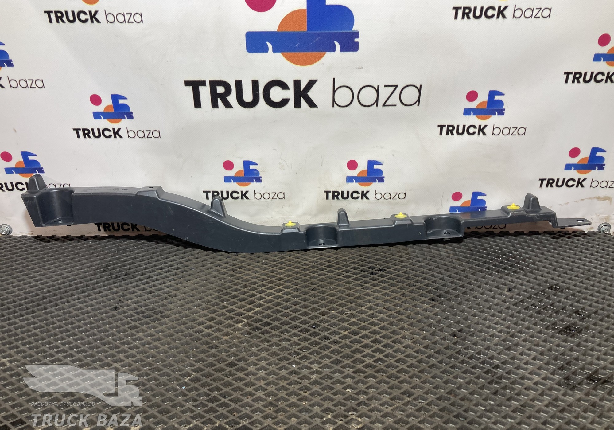 82270861 Накладка корпуса подножек правая для Volvo FH 4 (с 2012)