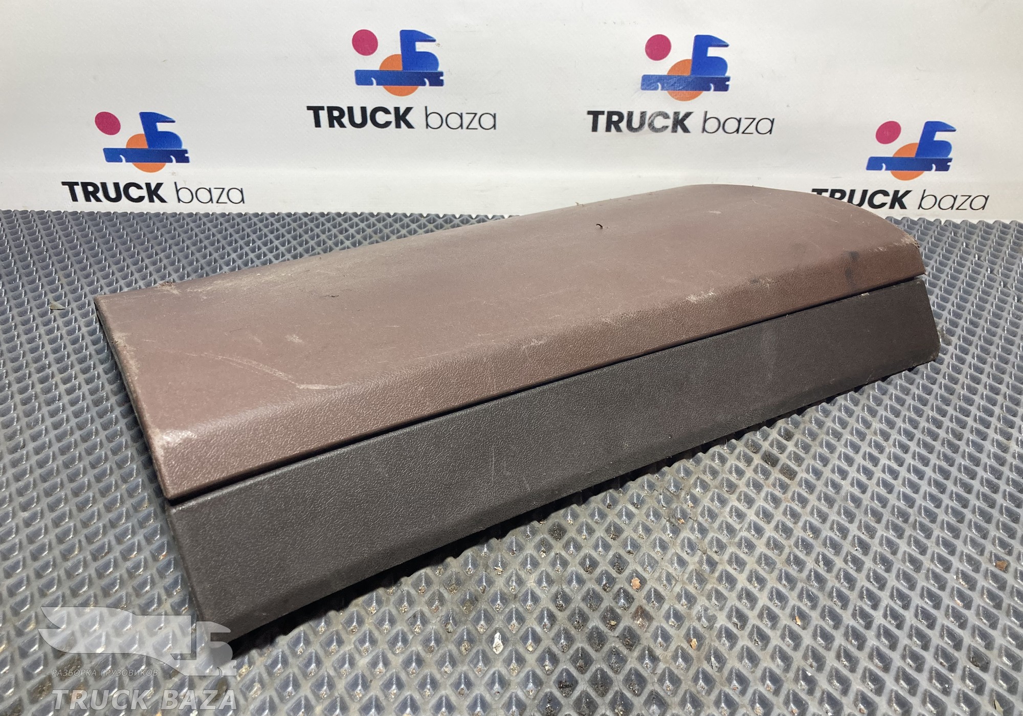 549010532591018001 Крышка вещевого ящика для КАМАЗ 54901