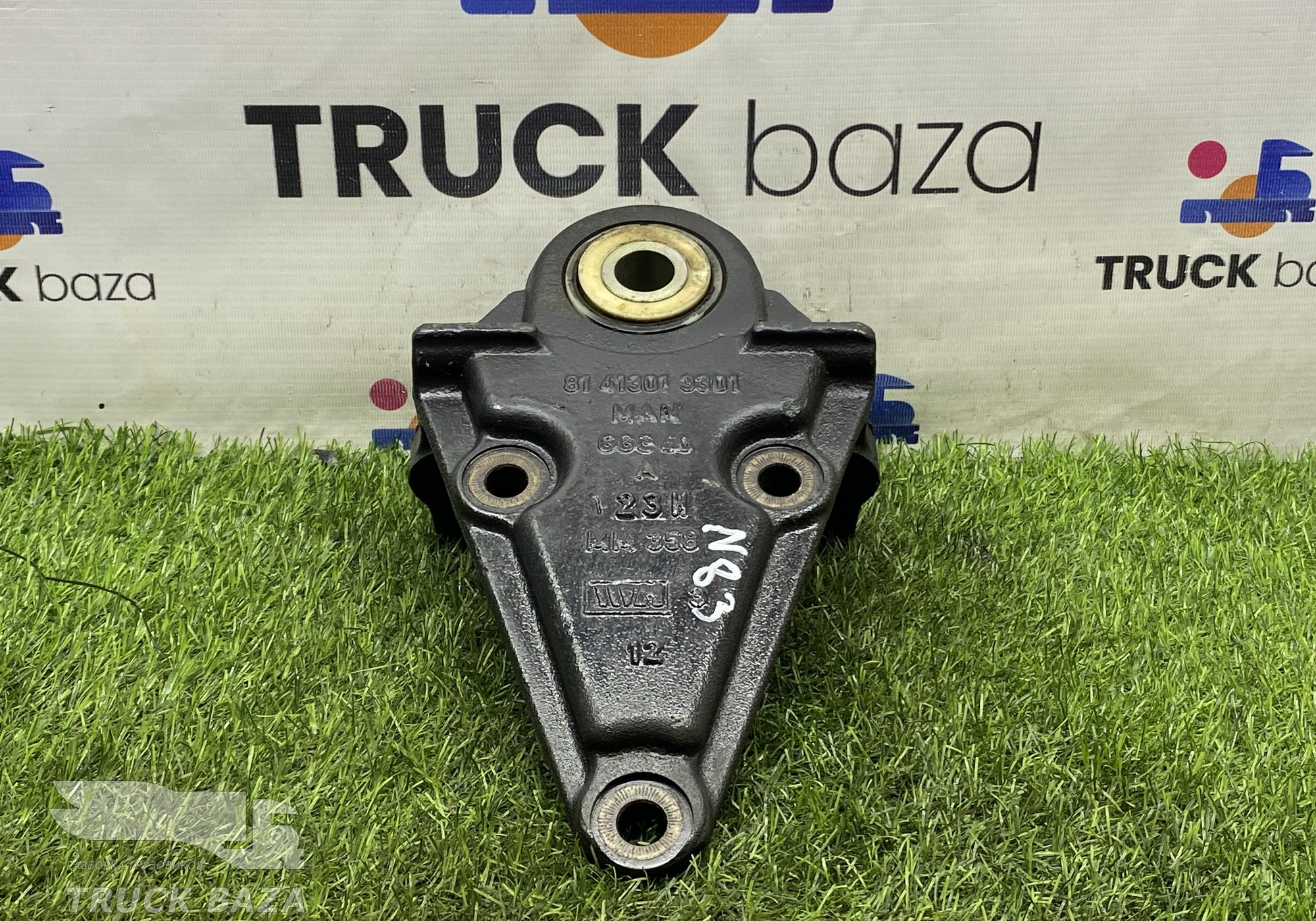 81413013301 Кронштейн передней рессоры