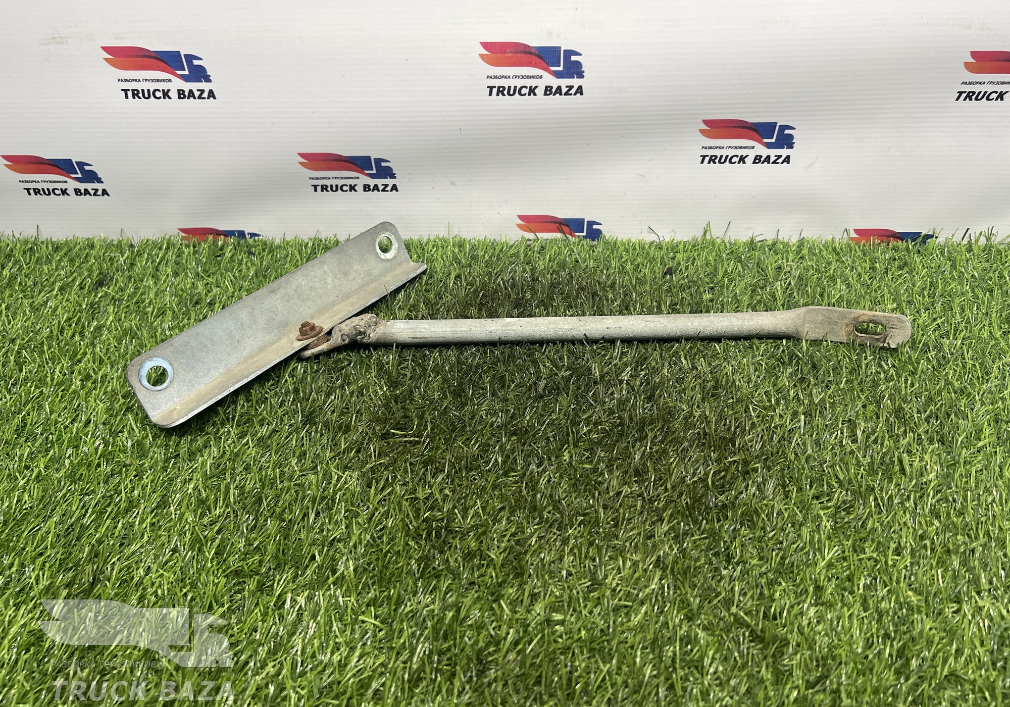 1932514 Кронштейн бокового спойлера левый