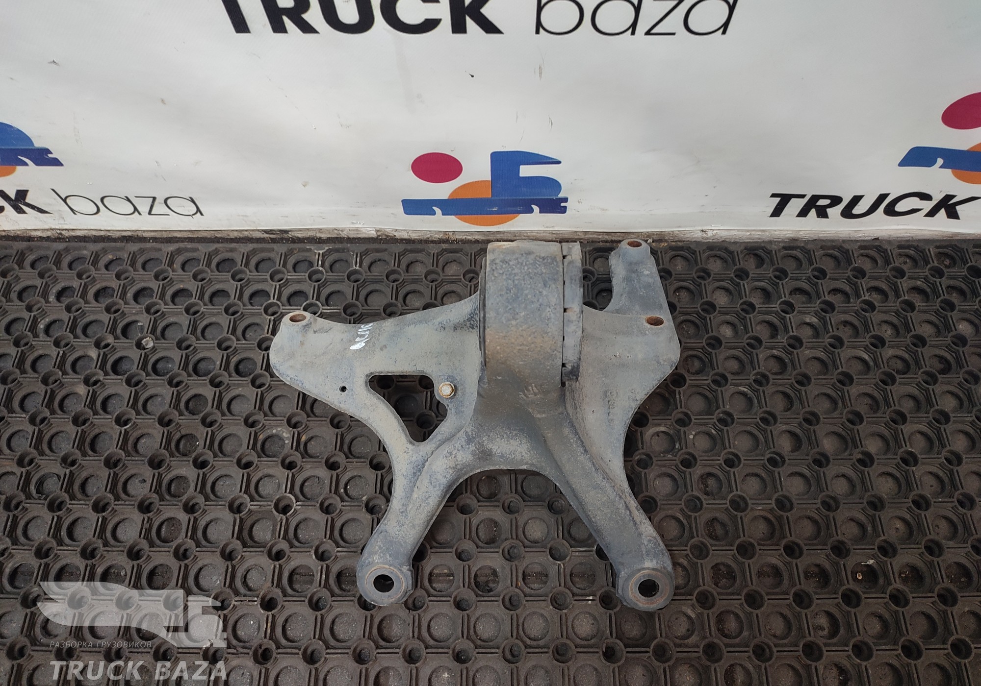 A9603175743 Кронштейн торсиона кабины левый