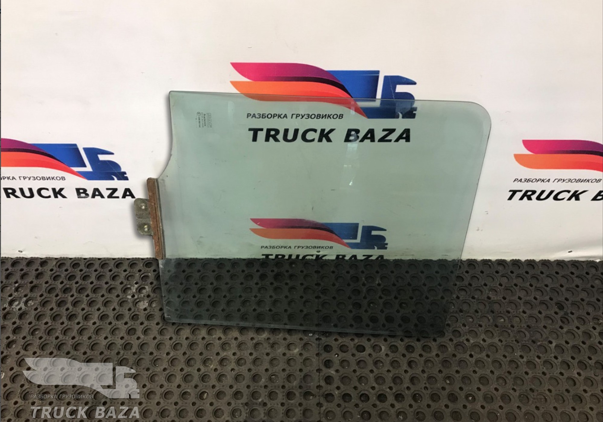 1284624 Стекло двери правой для Daf