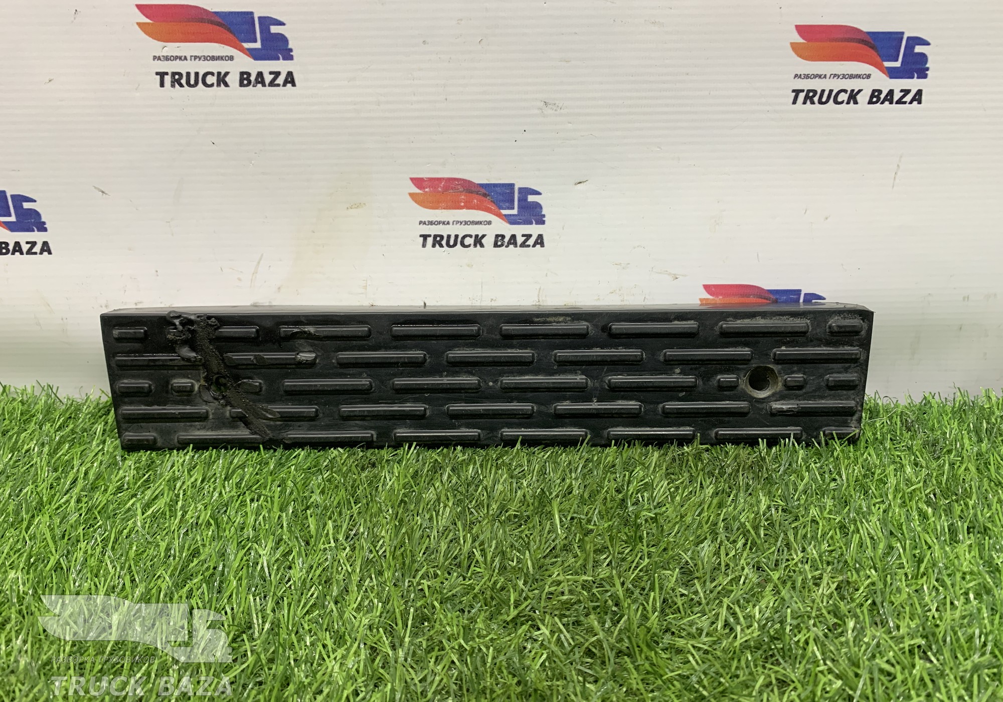 5490840541530 Накладка подножки для КАМАЗ 54901