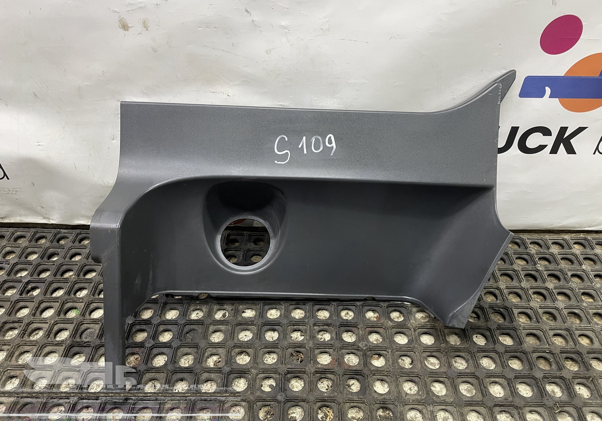 1442653 Накладка корпуса подножек для Scania 5-series R (с 2004 по 2016)