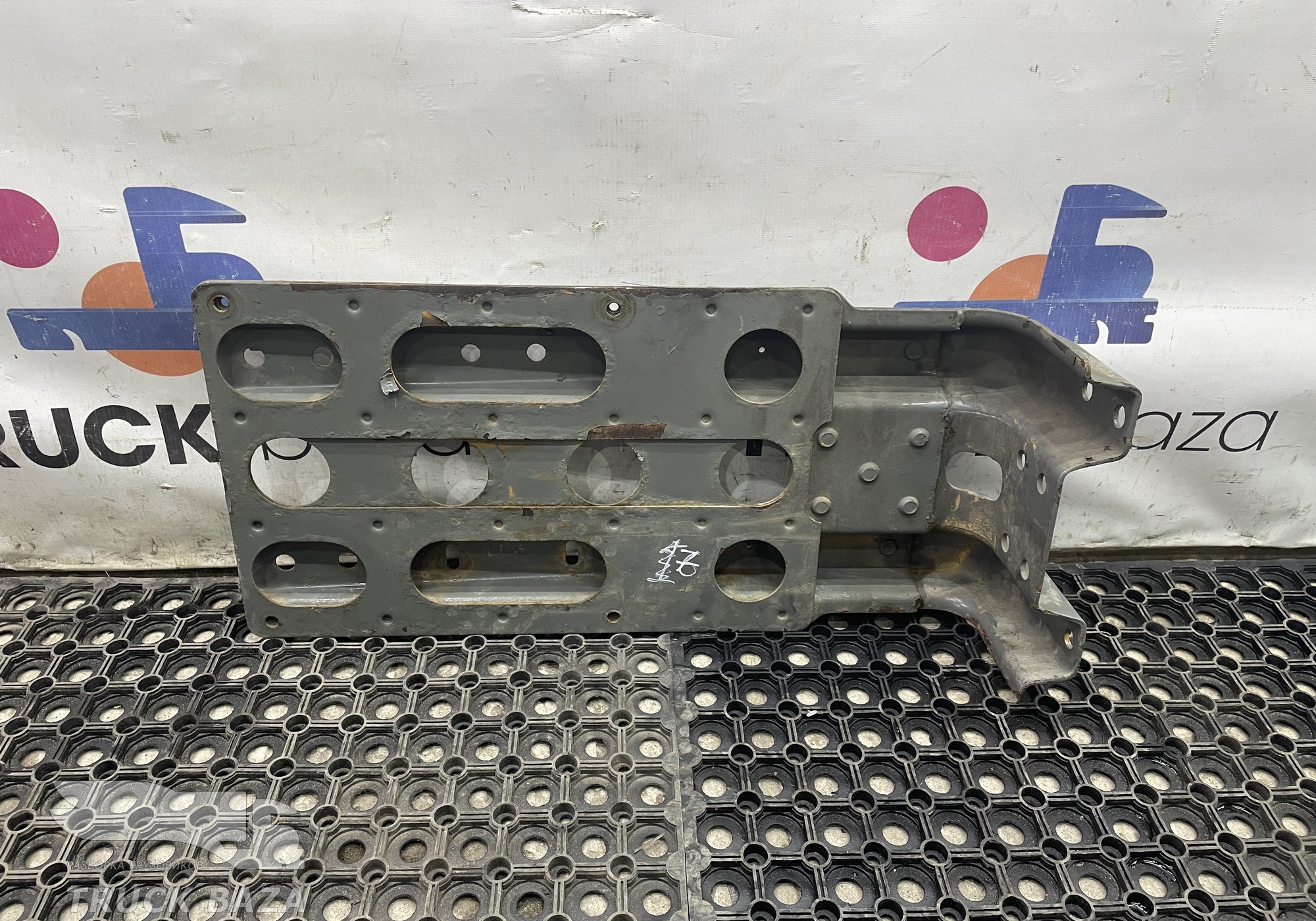 811W612435431 Кронштейн крыла заднего для Sinotruk Sitrak C7H