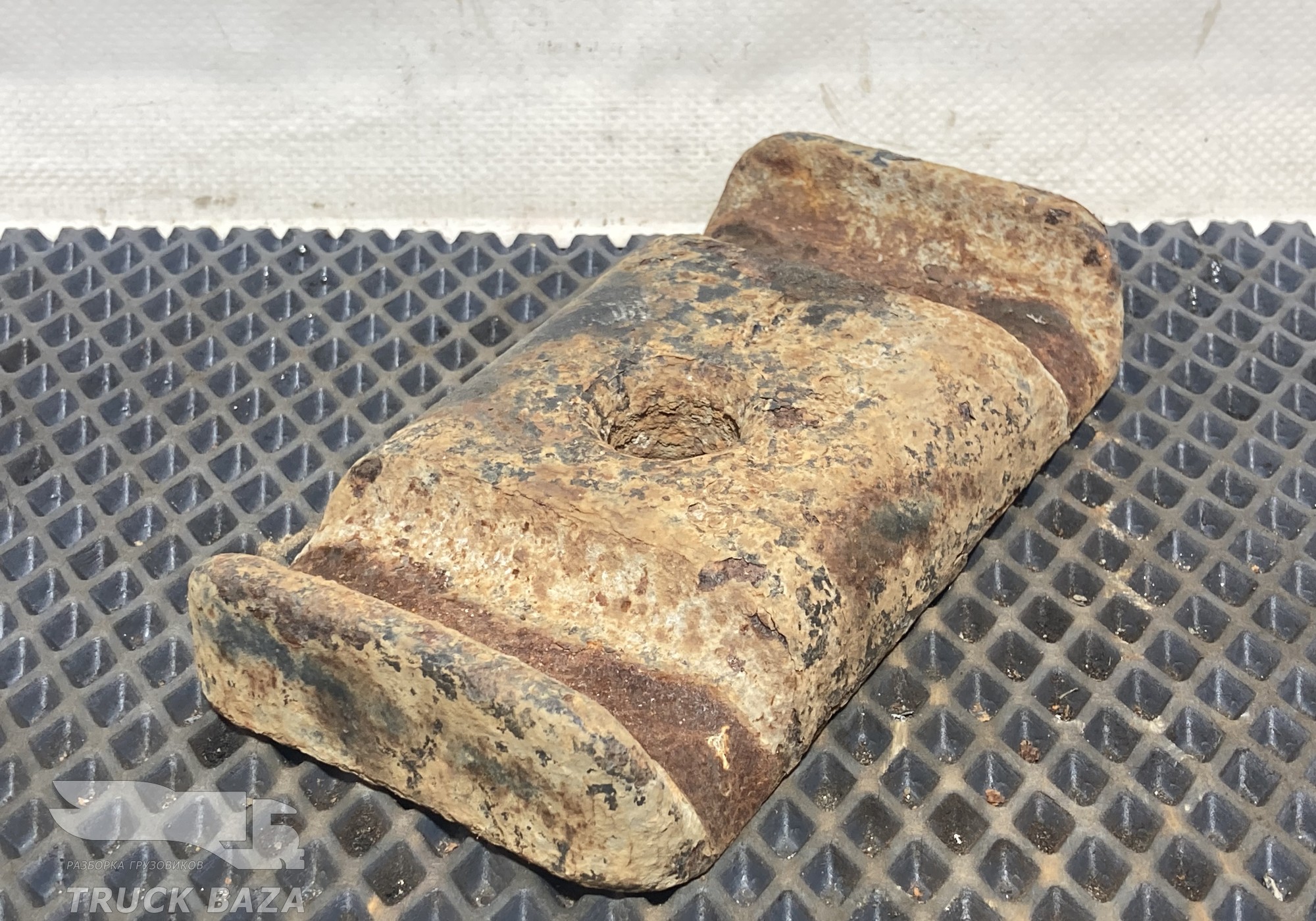 651152902412 Проставка стремянки рессоры для КАМАЗ 5490 (с 2013)