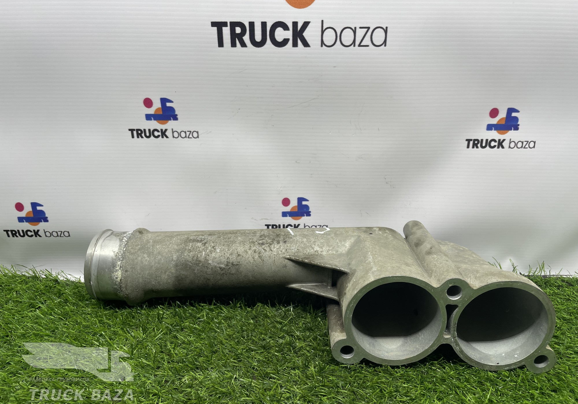 200V063020642 Патрубок термостата для Sinotruk Sitrak C7H