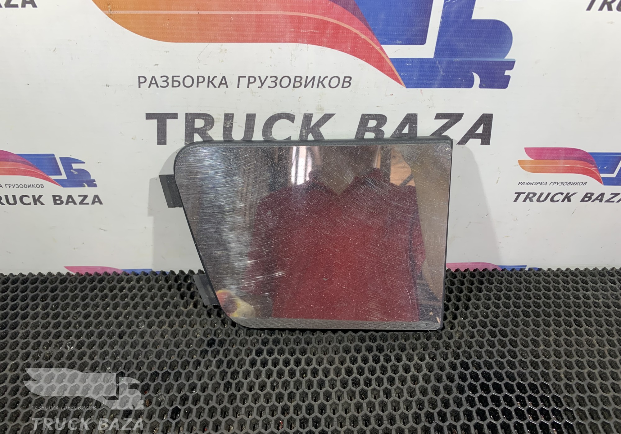 20529706 Заглушка бампера верхняя правая для Volvo FH 2 (с 2002 по 2008)