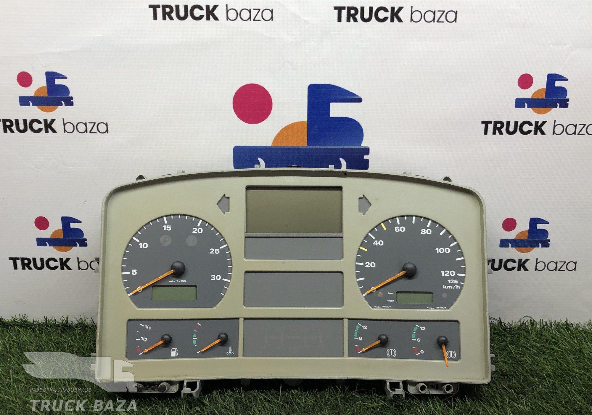 81272026123 Панель приборов