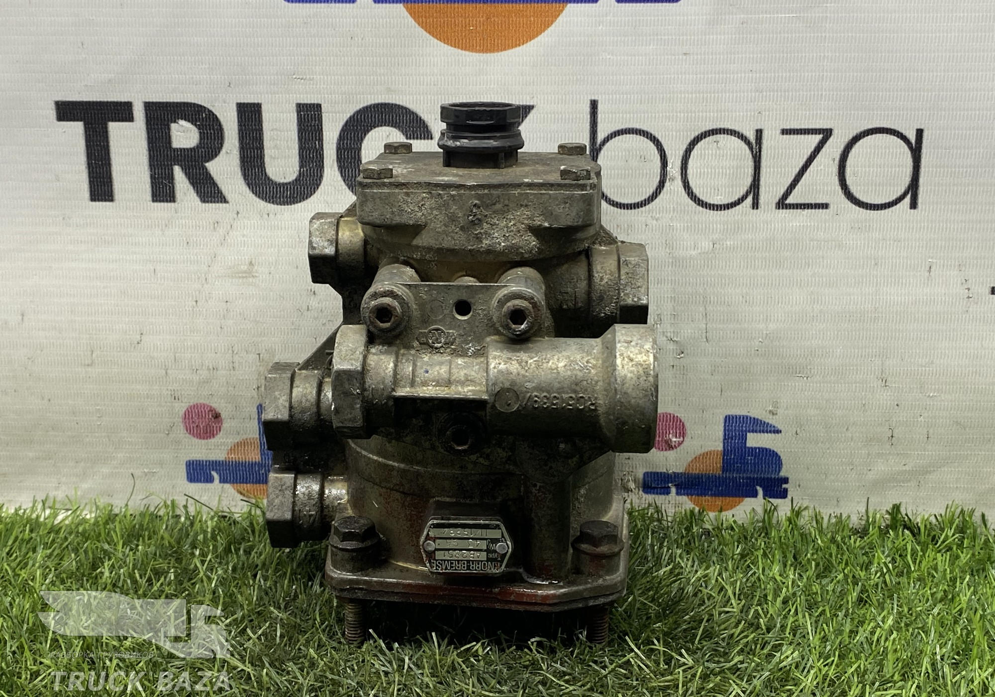 AB2851 Кран управления тормозами прицепа