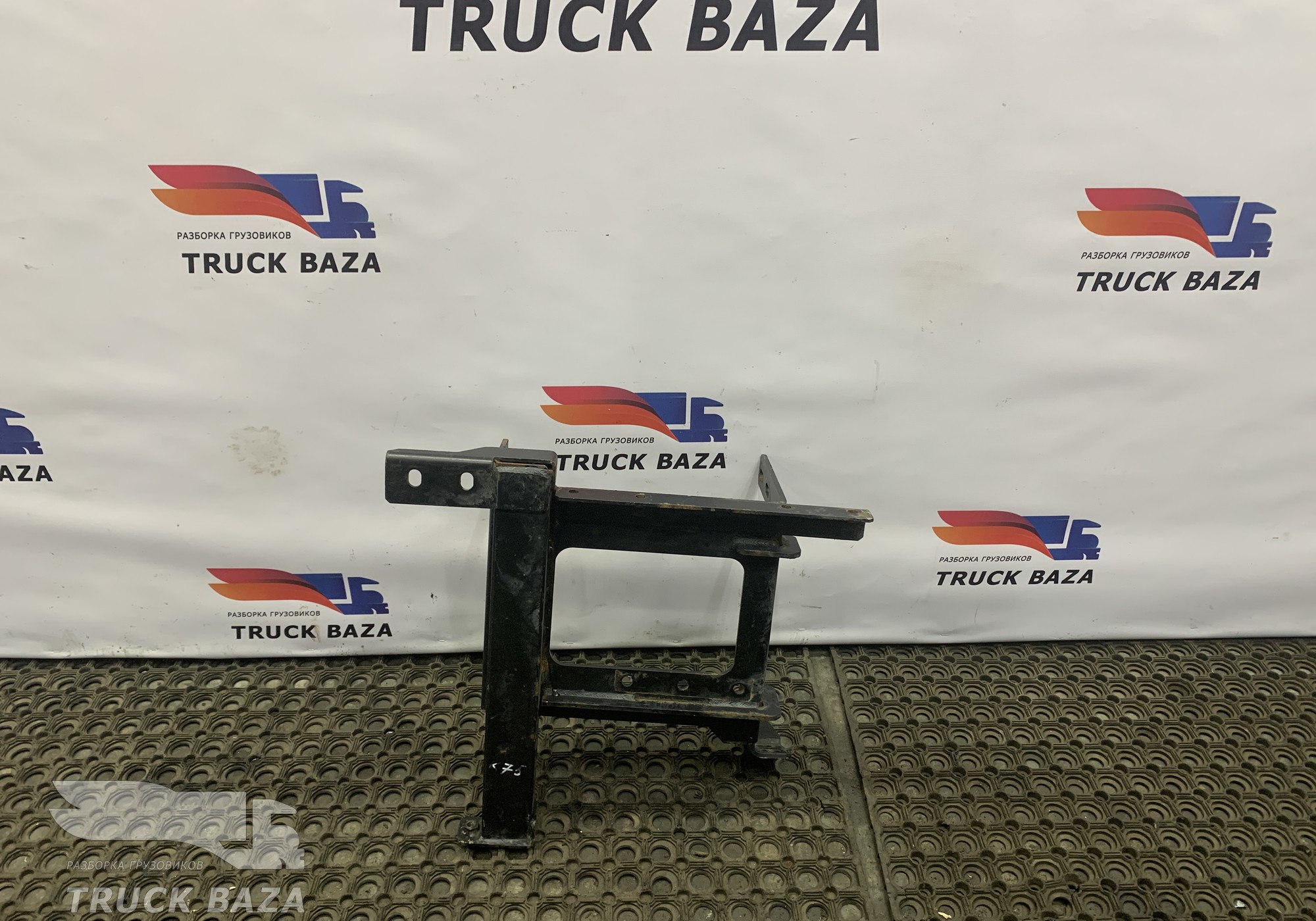 54901840503010 Кронштейн подножки правый для КАМАЗ 54901