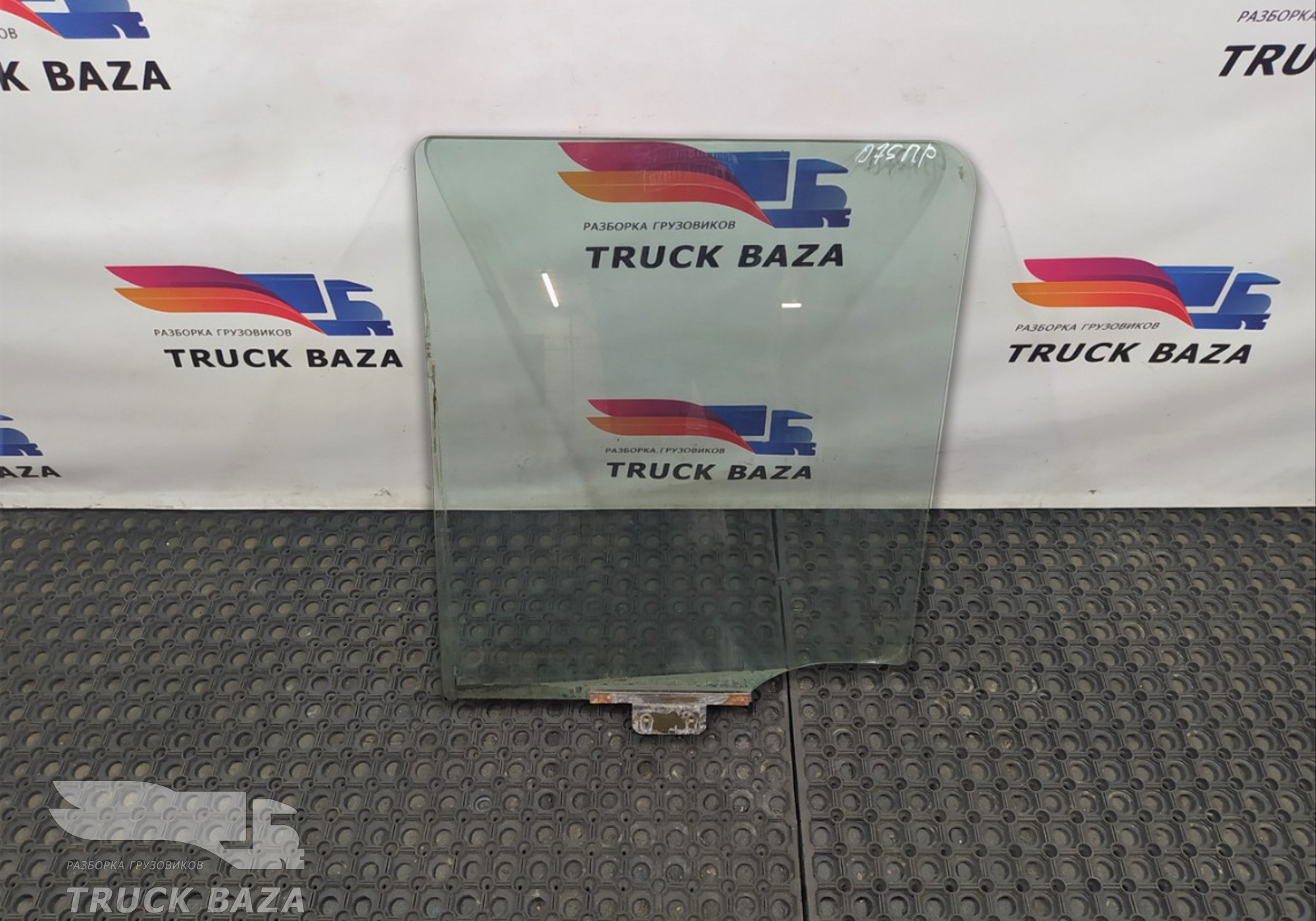 1284624 Стекло двери правой для Daf 95XF
