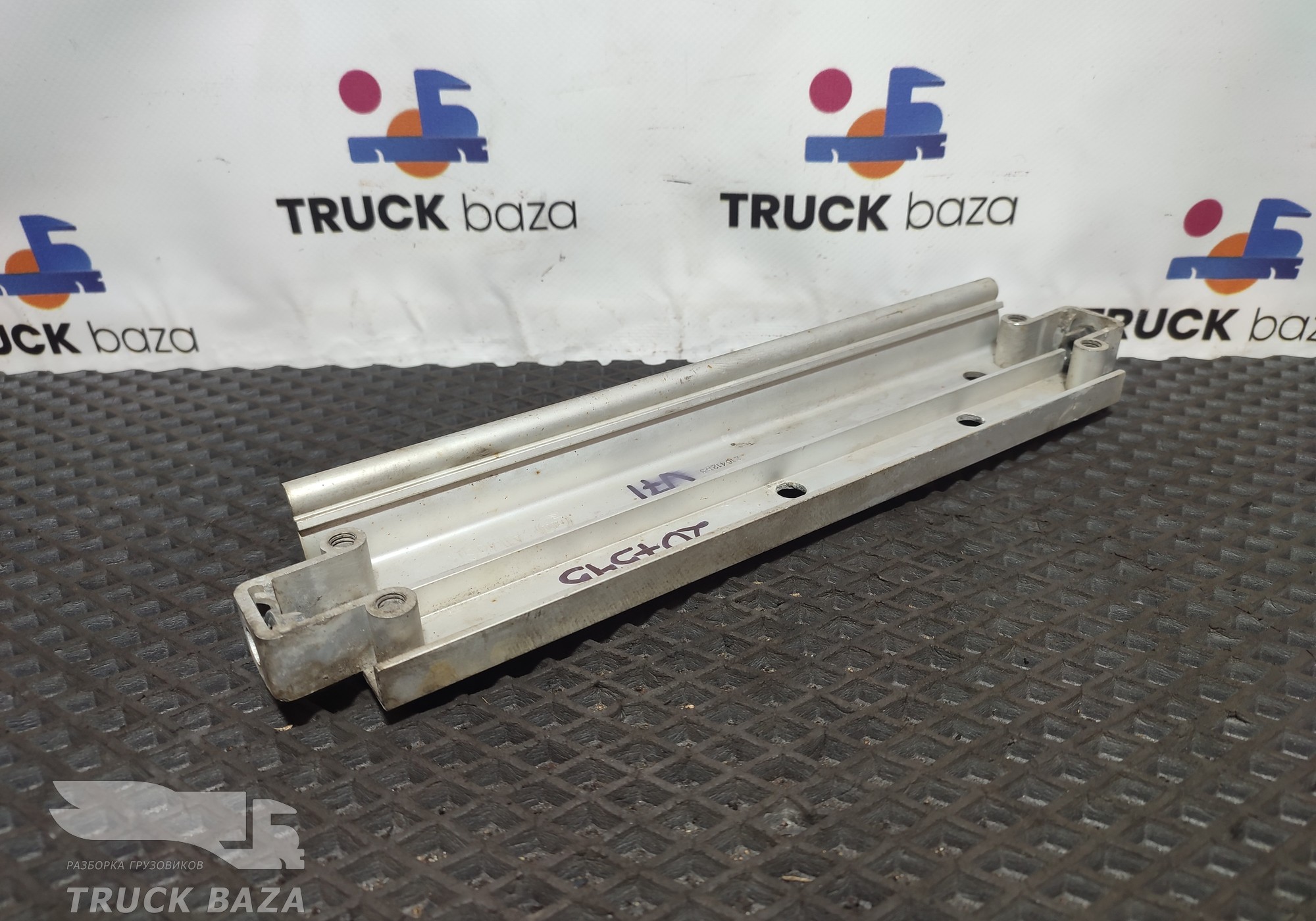 21641264 Кронштейн бака AdBlue для Renault