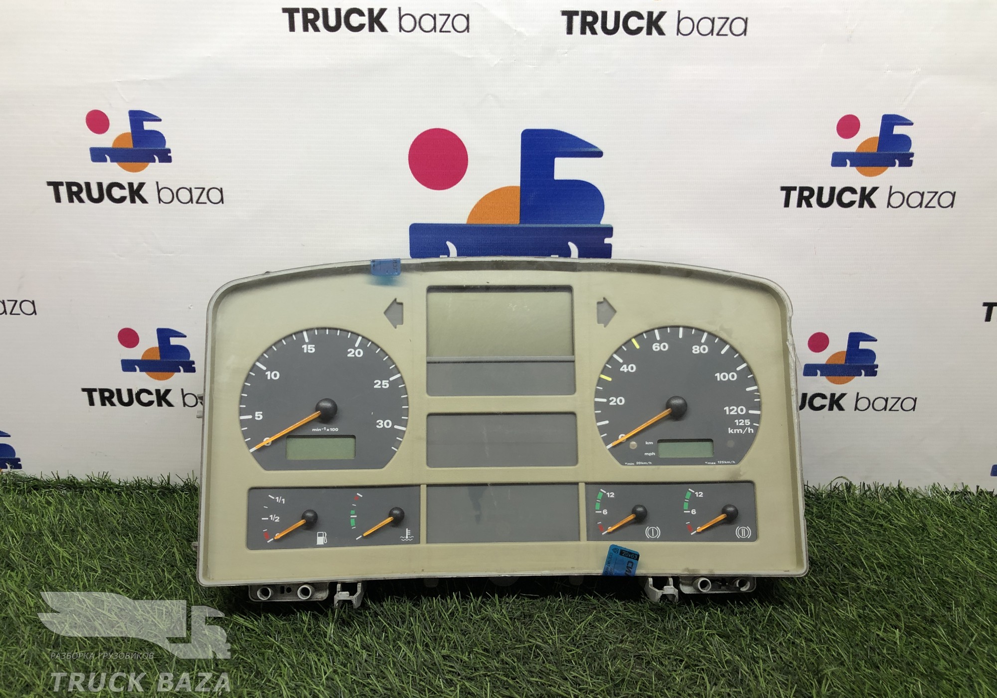 81272026125 Панель приборов для Man