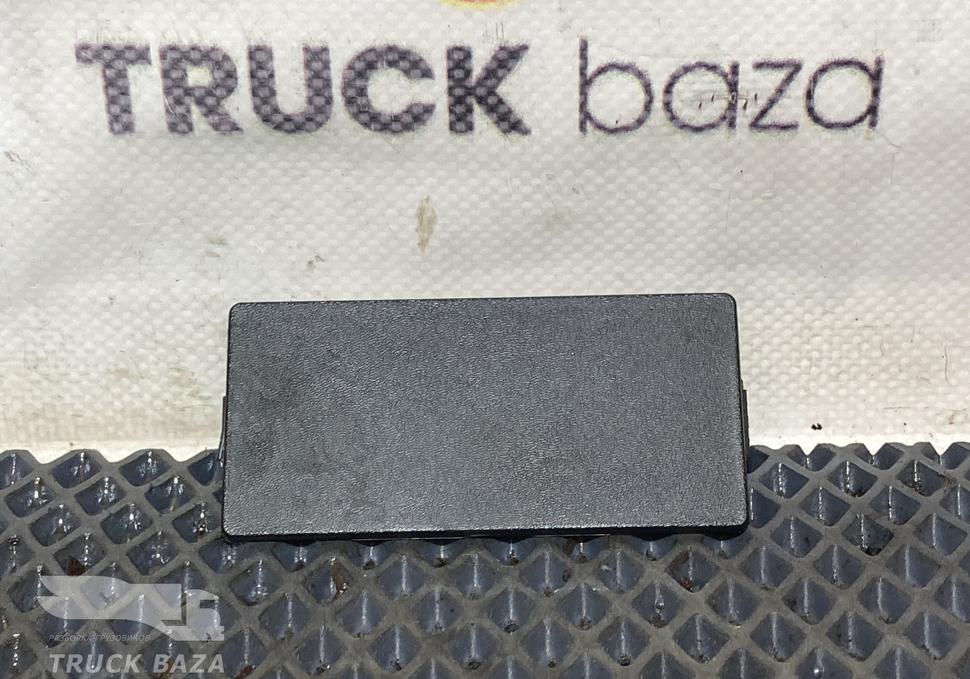 549018213701 Заглушка блока DIN для КАМАЗ 54901