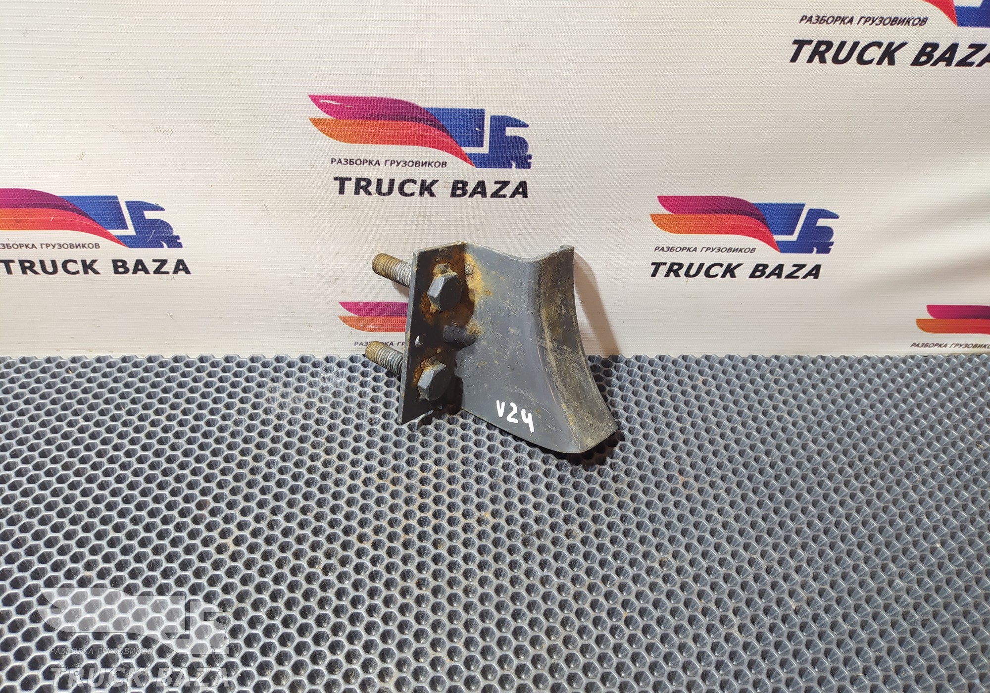 1075325 Кронштейн ресивера левый