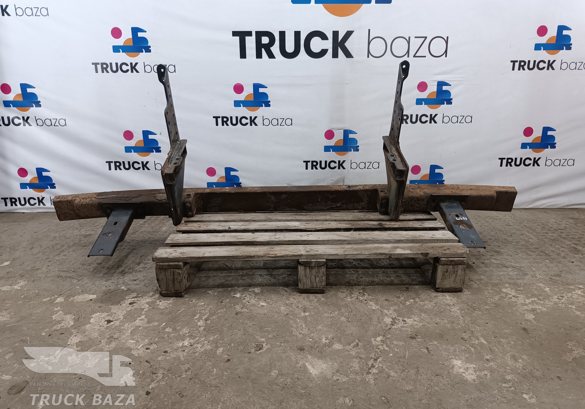 500396927 Усилитель переднего бампера в сборе для Iveco Stralis II Hi-Way (с 2012)