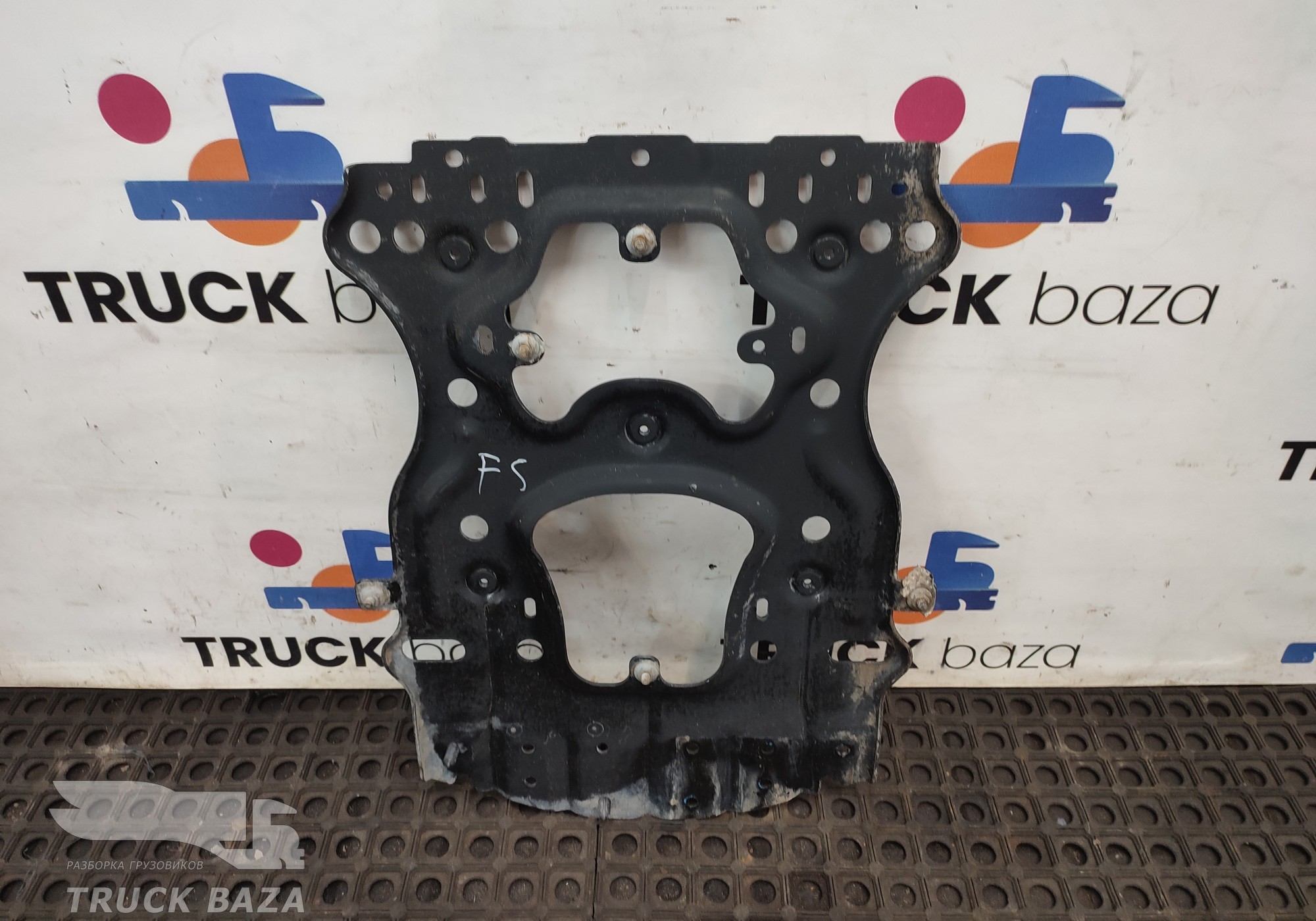 GC4616K040AE Кронштейн крыла переднего левый для Ford F-MAX (с 2018)
