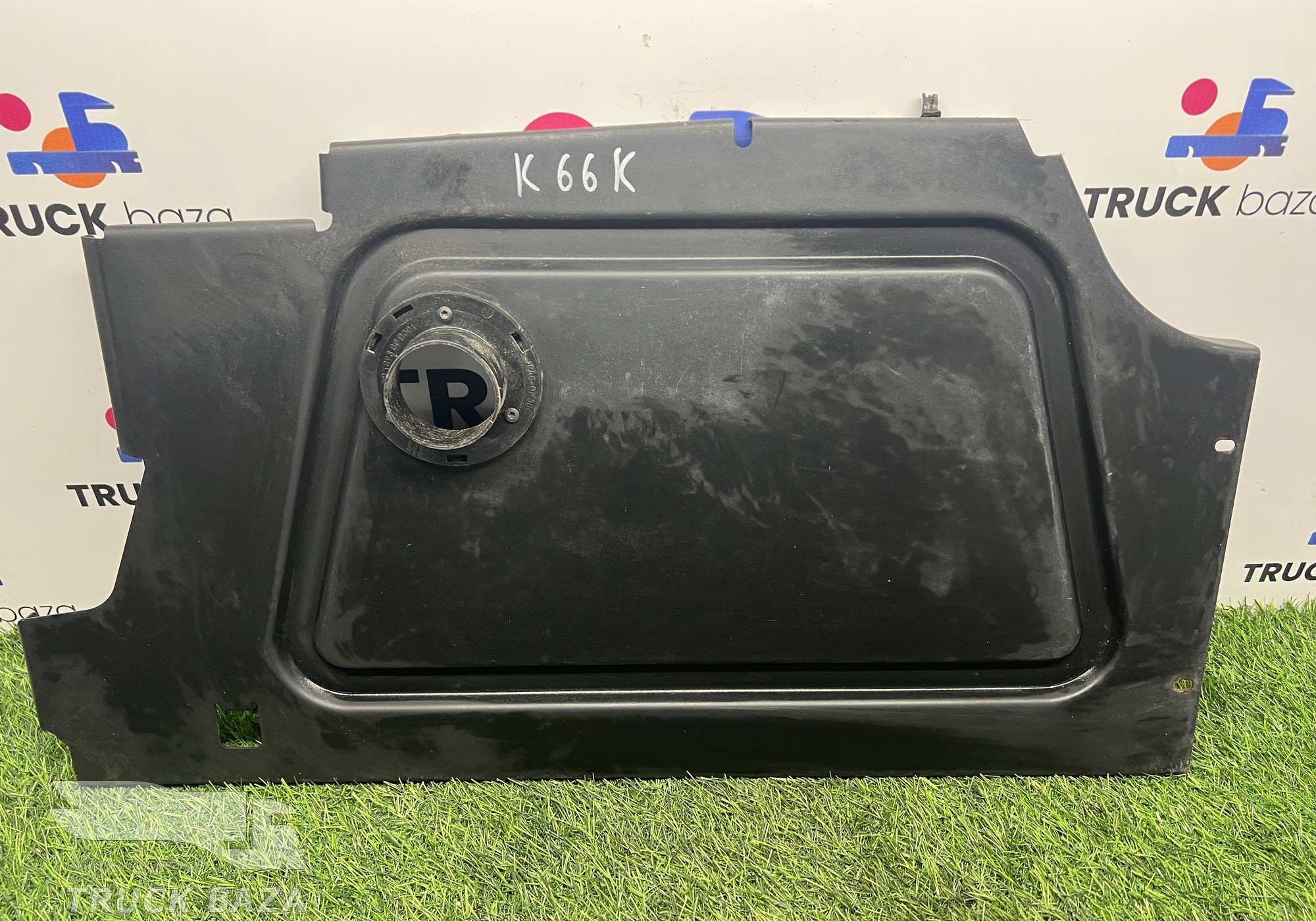 A9406800807 Накладка спальника правая для КАМАЗ 5490 (с 2013)