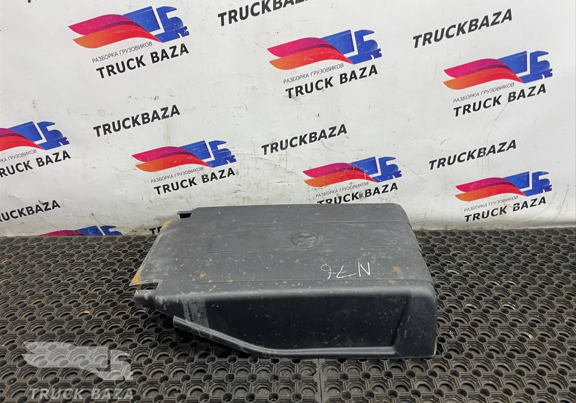 81418600242 Крышка ящика АКБ для Man TGX TG3 (с 2020)