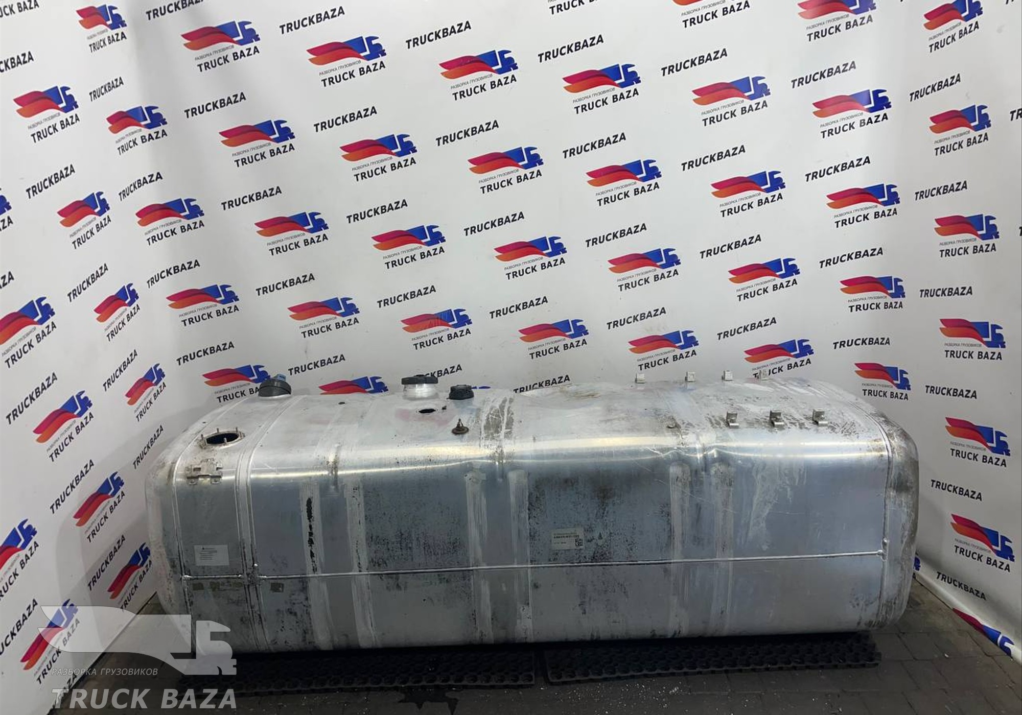 A9604704801 Бак топливный 820L / 90 L для Mercedes-Benz Actros New Actros MP4 (с 2011)