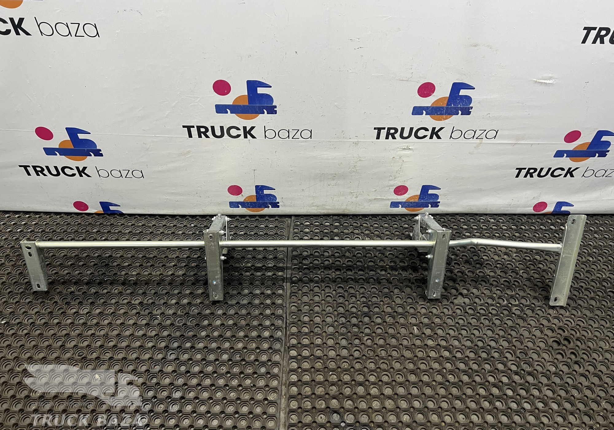 1836008 Кронштейн спойлера кабины левый для Daf XF106 (с 2012)