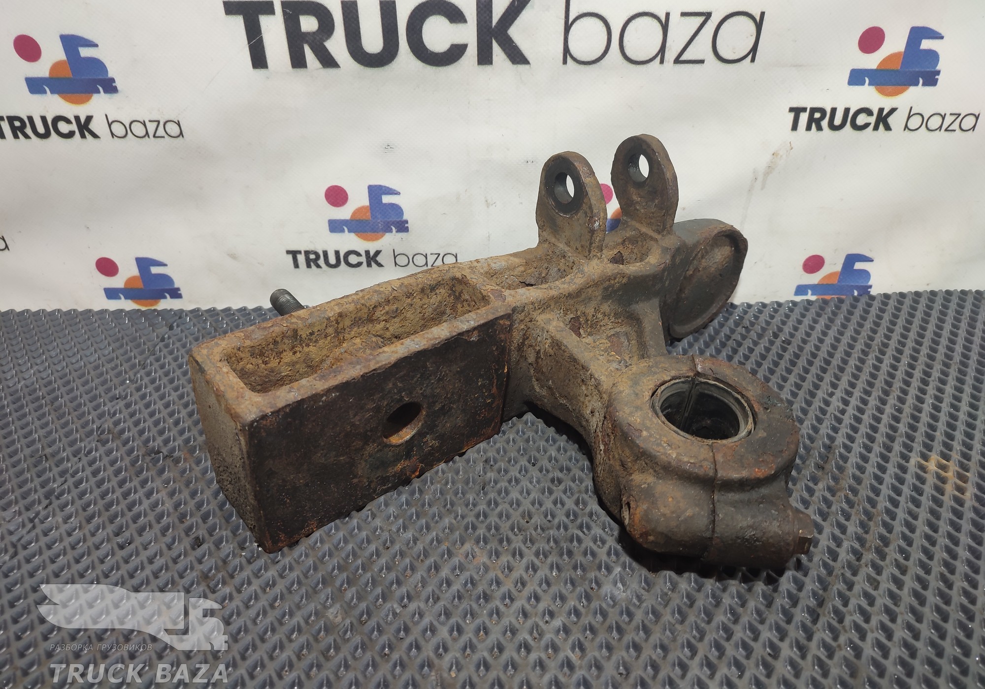 9433234184 Кронштейн переднего стабилизатора правый