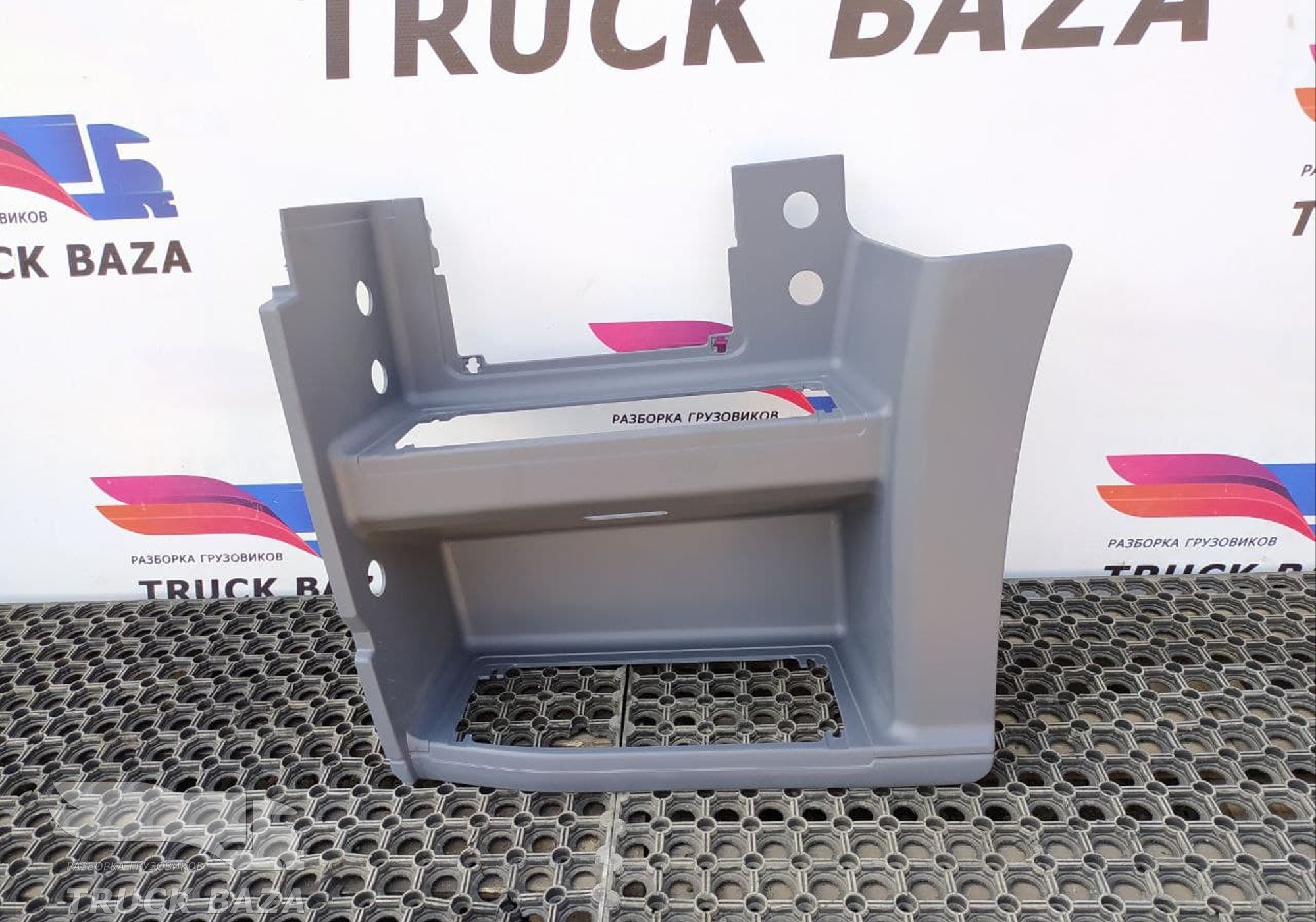 A9436660401 Корпус подножек левый для Mercedes-Benz