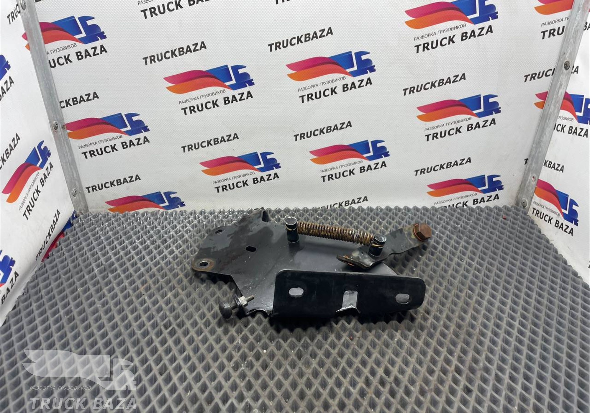 JC46E442A80 Кронштейн правого бокового обтекателя для Ford F-MAX (с 2018)