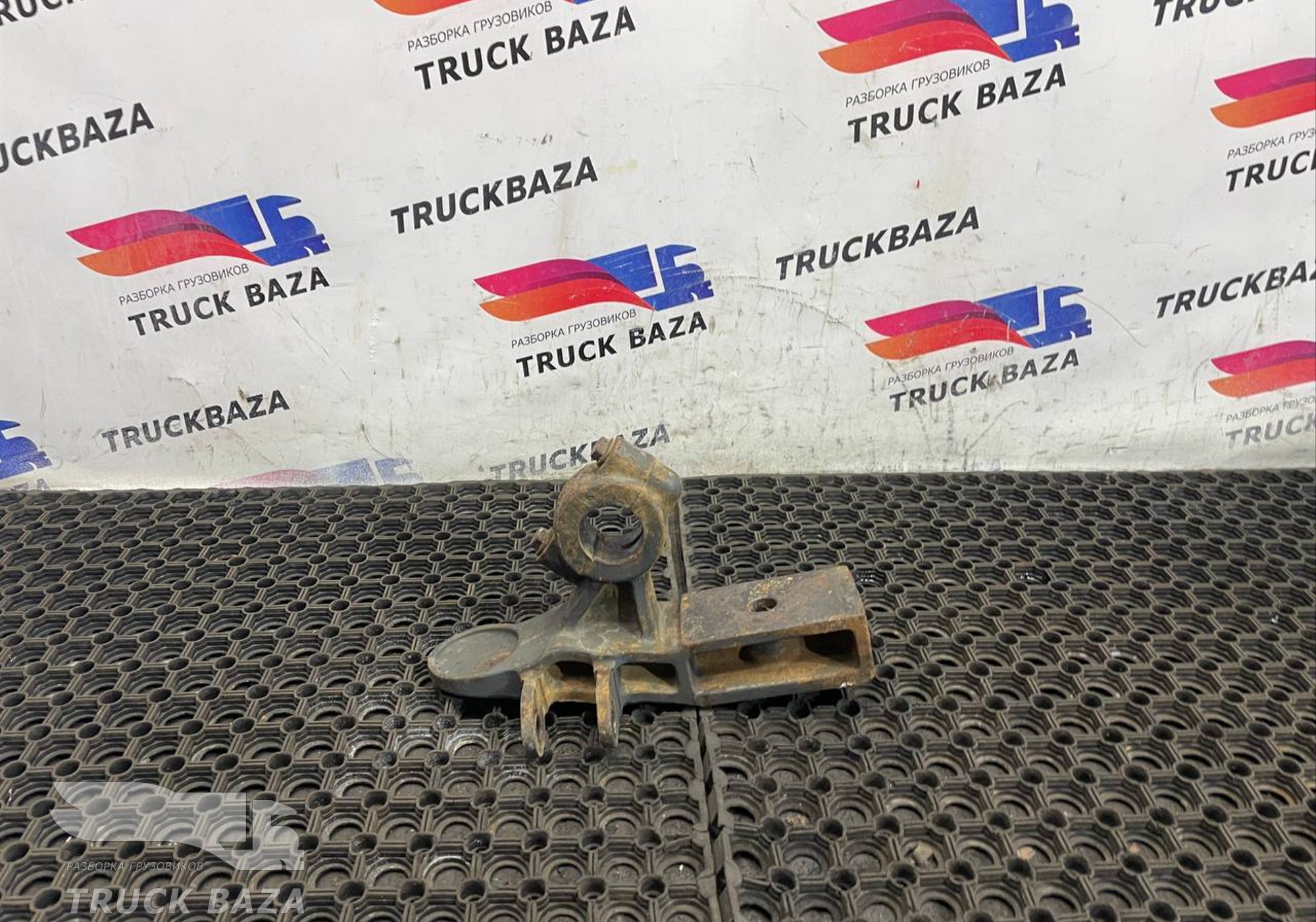 9433234184 Кронштейн переднего стабилизатора правый для Mercedes-Benz Actros MP3 (с 2008)