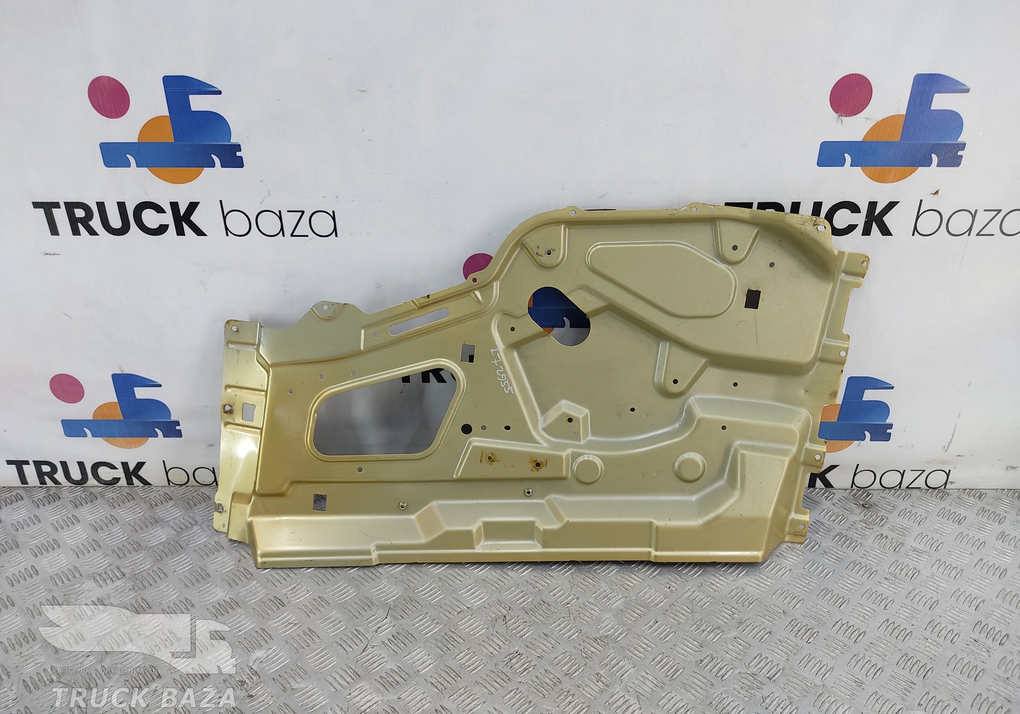 Кронштейн двери левой для Shacman X3000 (с 2014)