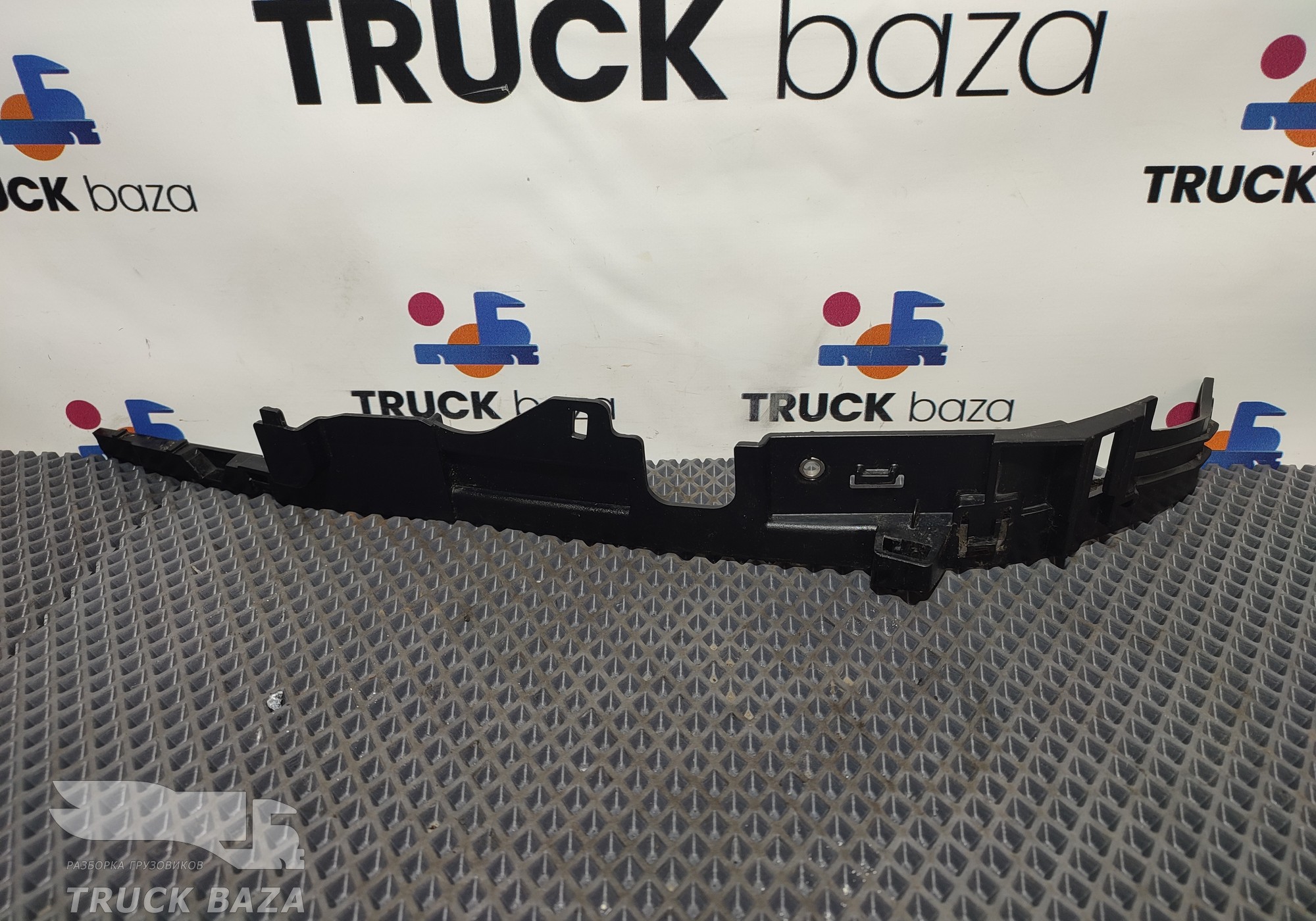 2340776 Накладка под лобовым стеклом для Scania 6-series R (с 2016)